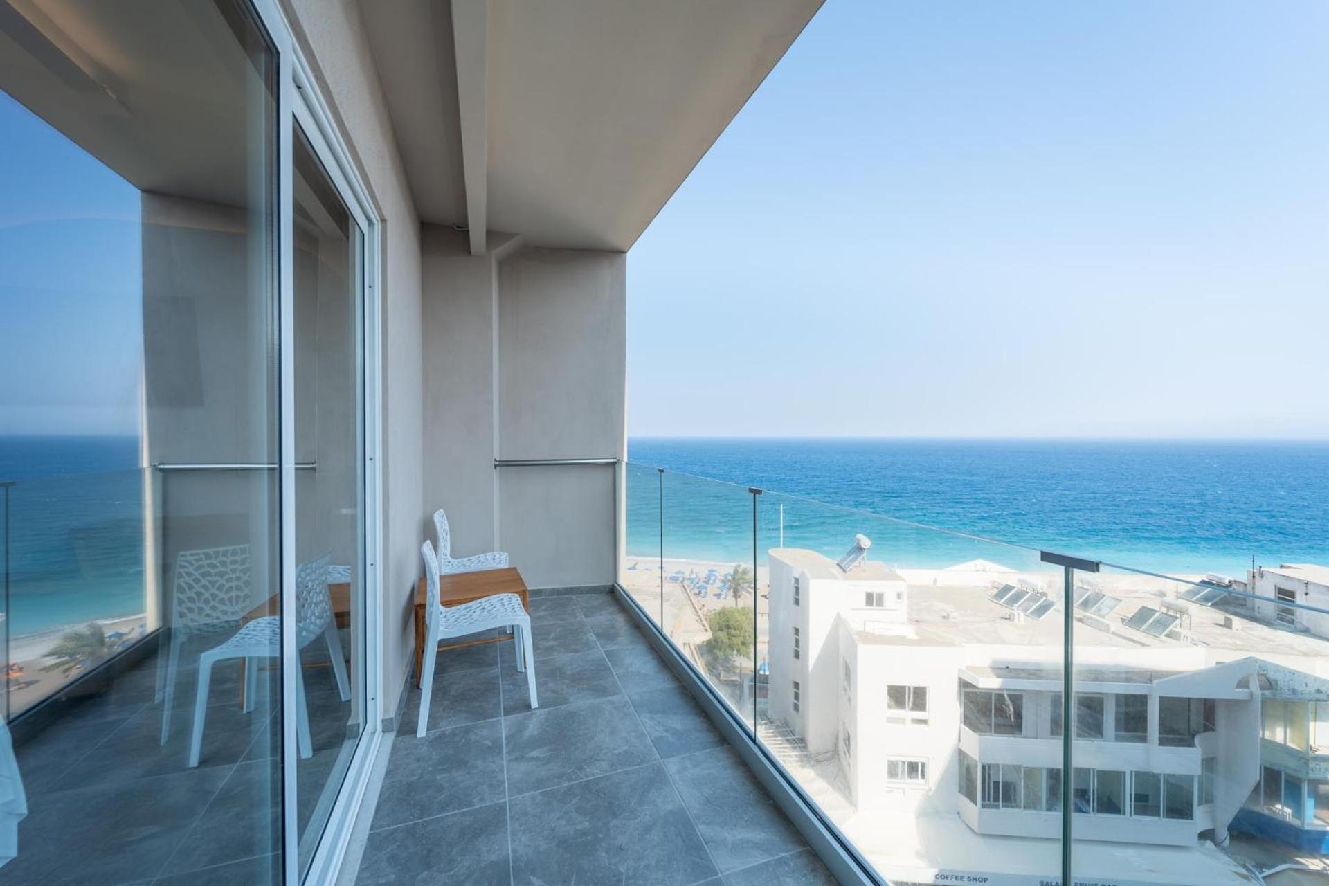 Suite Deluxe - Vue sur Mer et Piscine