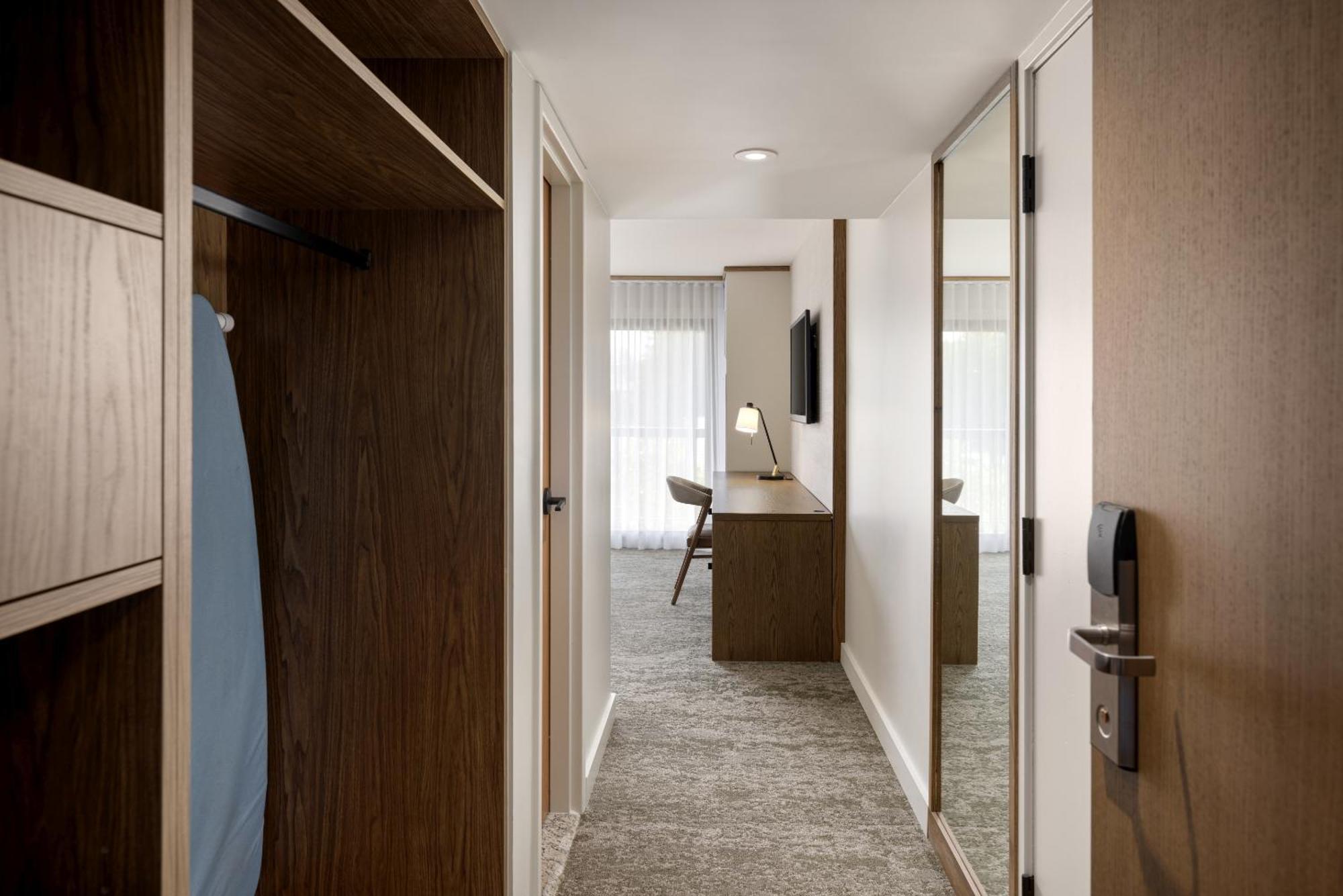 Chambre Lit King-Size d’Angle Supérieure (Chambre Communicante)