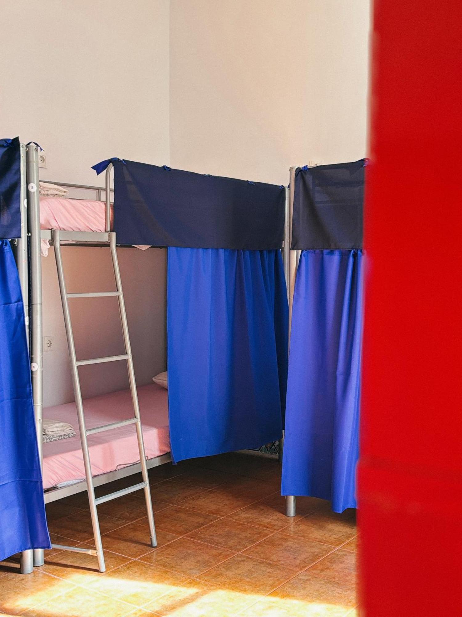 Posto Letto in Dormitorio Misto con 8 Letti