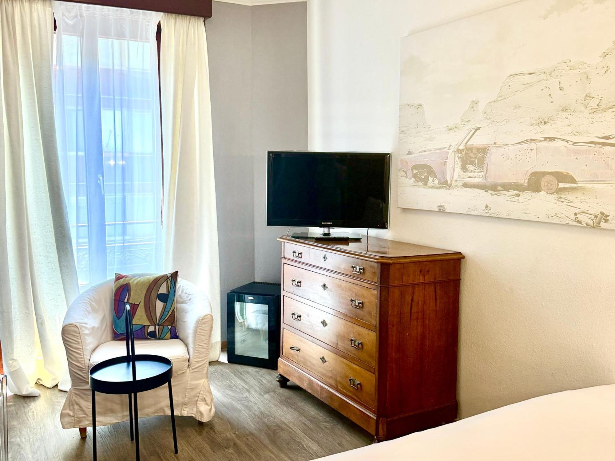 Single Room with Private External Bathroom