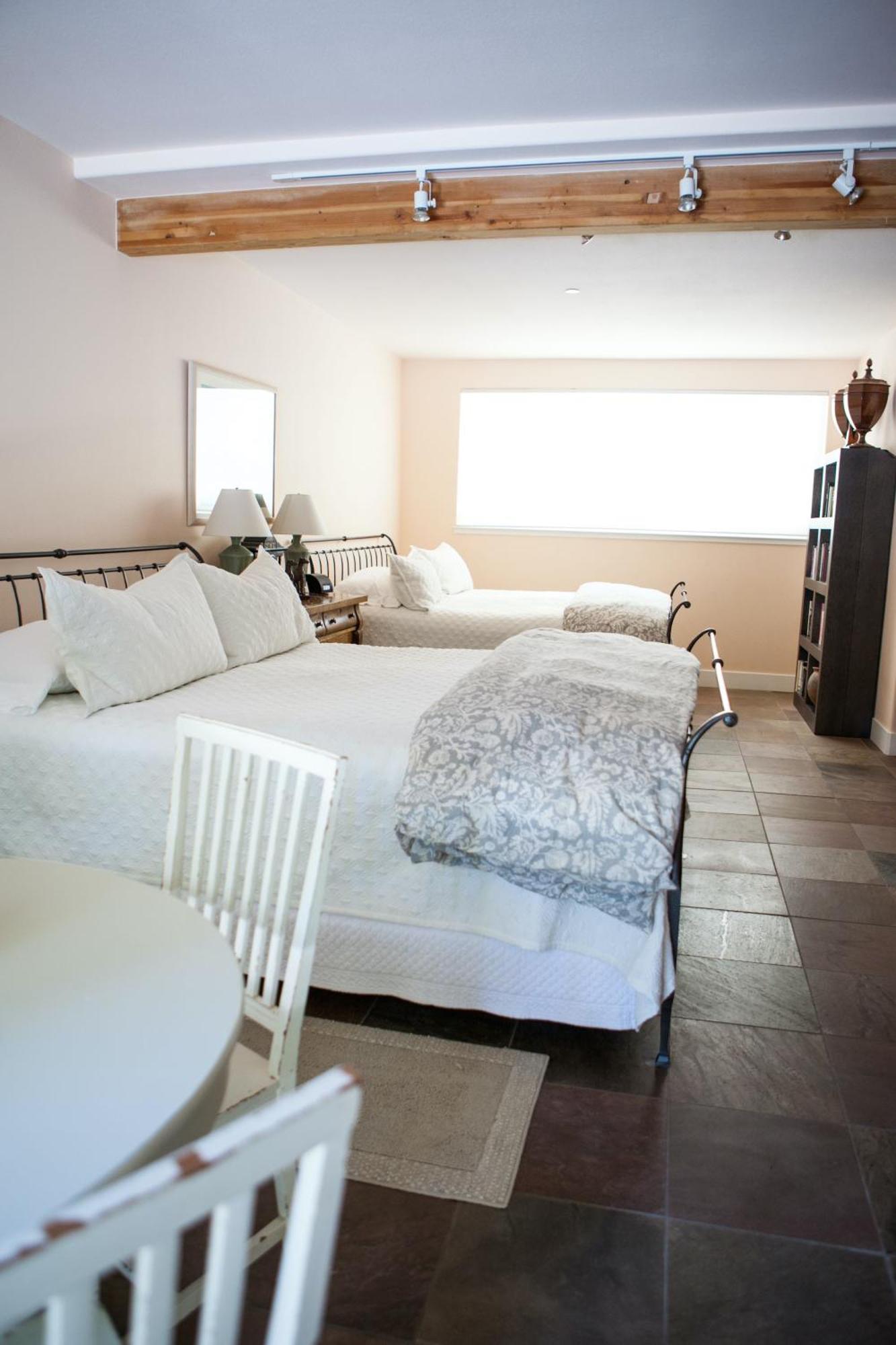 King Suite Two King Beds Pet Friendly,1687497899:JPEG