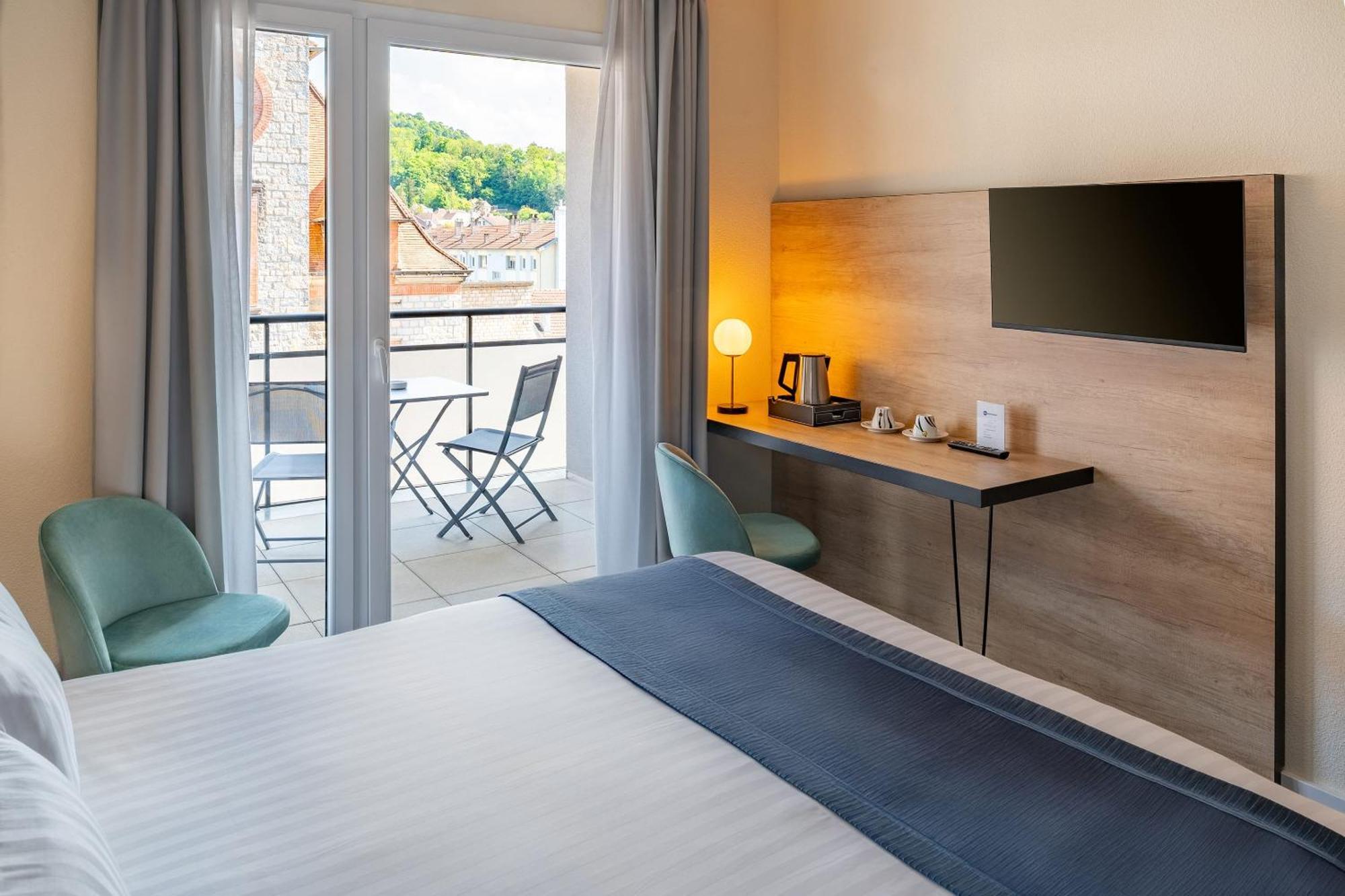 Chambre Lit Queen-Size Standard - Vue sur Rue - Non-Fumeurs
