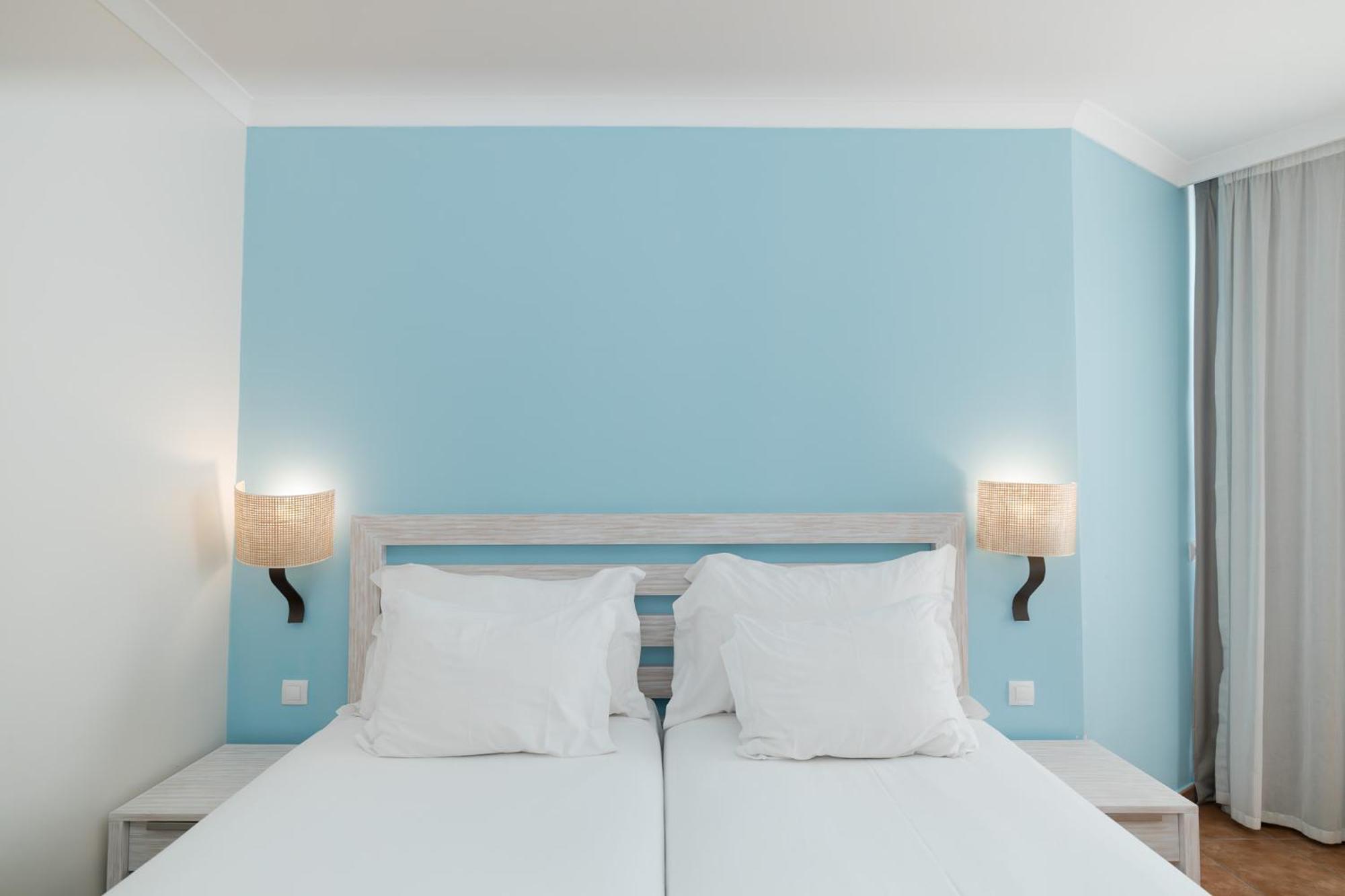 Habitación Doble Deluxe con cama supletoria y vistas al mar