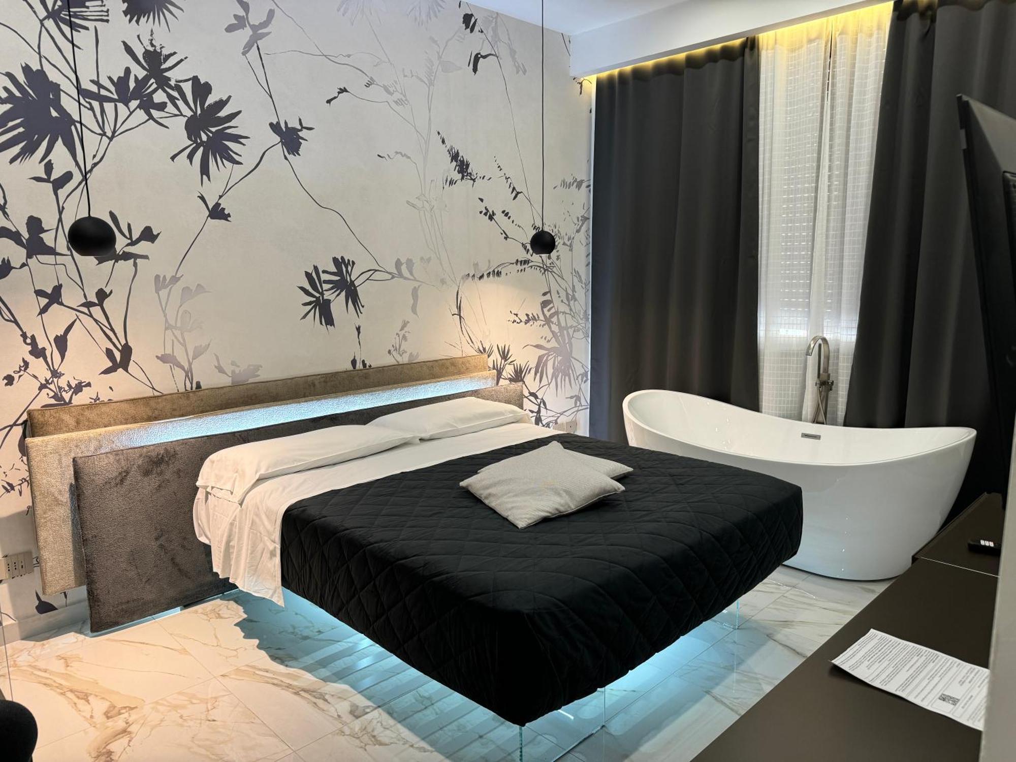 Deluxe Suite with Spa Bath,1689828511:JPEG