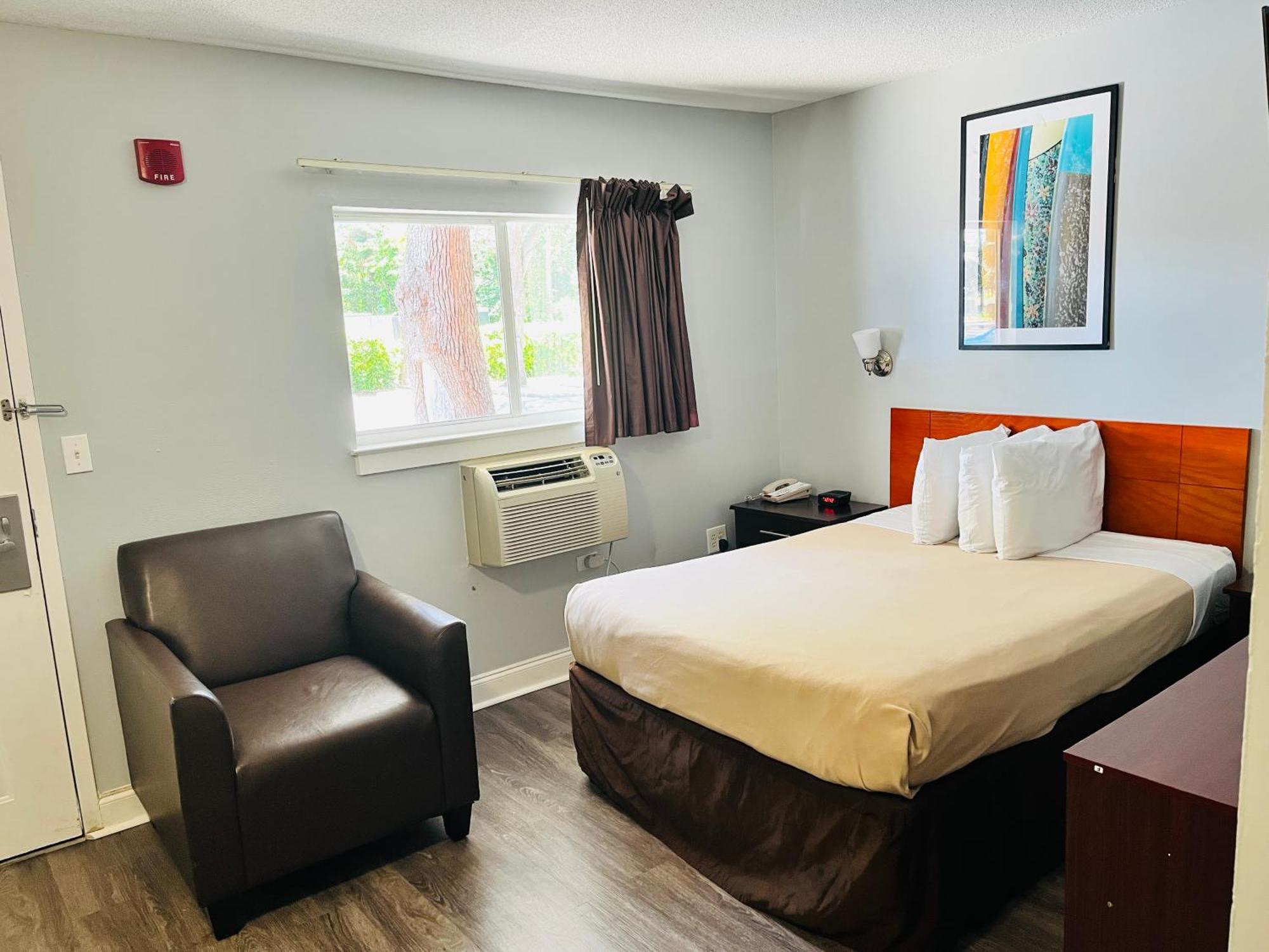 Standard Queen Room