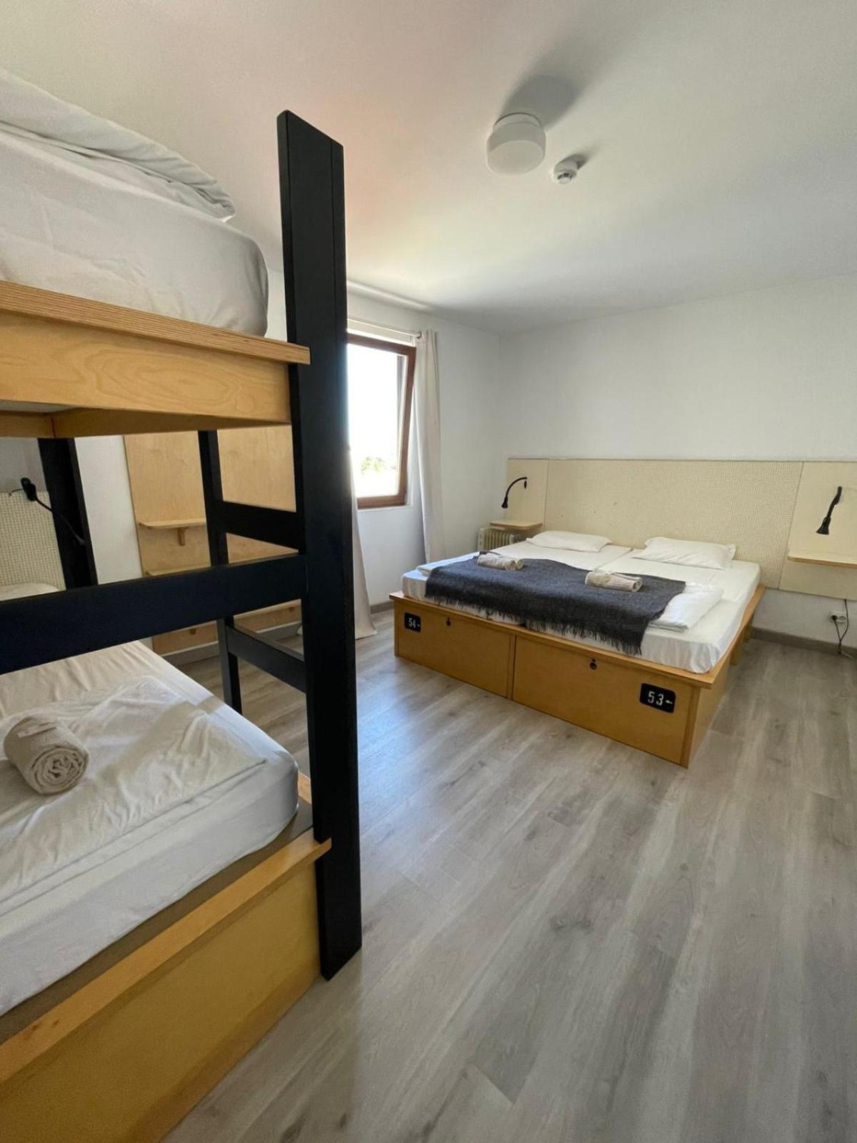 Quarto Duplo com Cama Extra