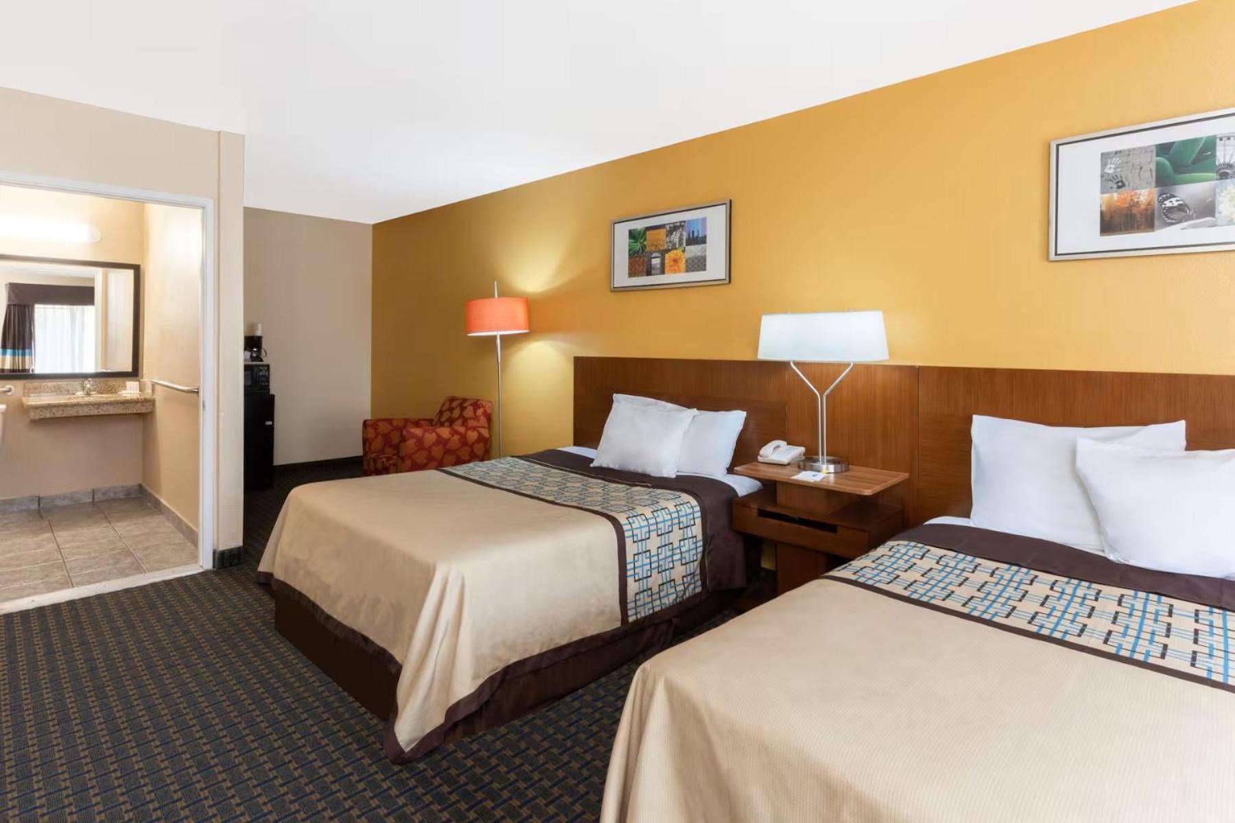 Queen Room Two Queen Beds Mobility or Hearing Access Non-Smoking,699032766:JPEG