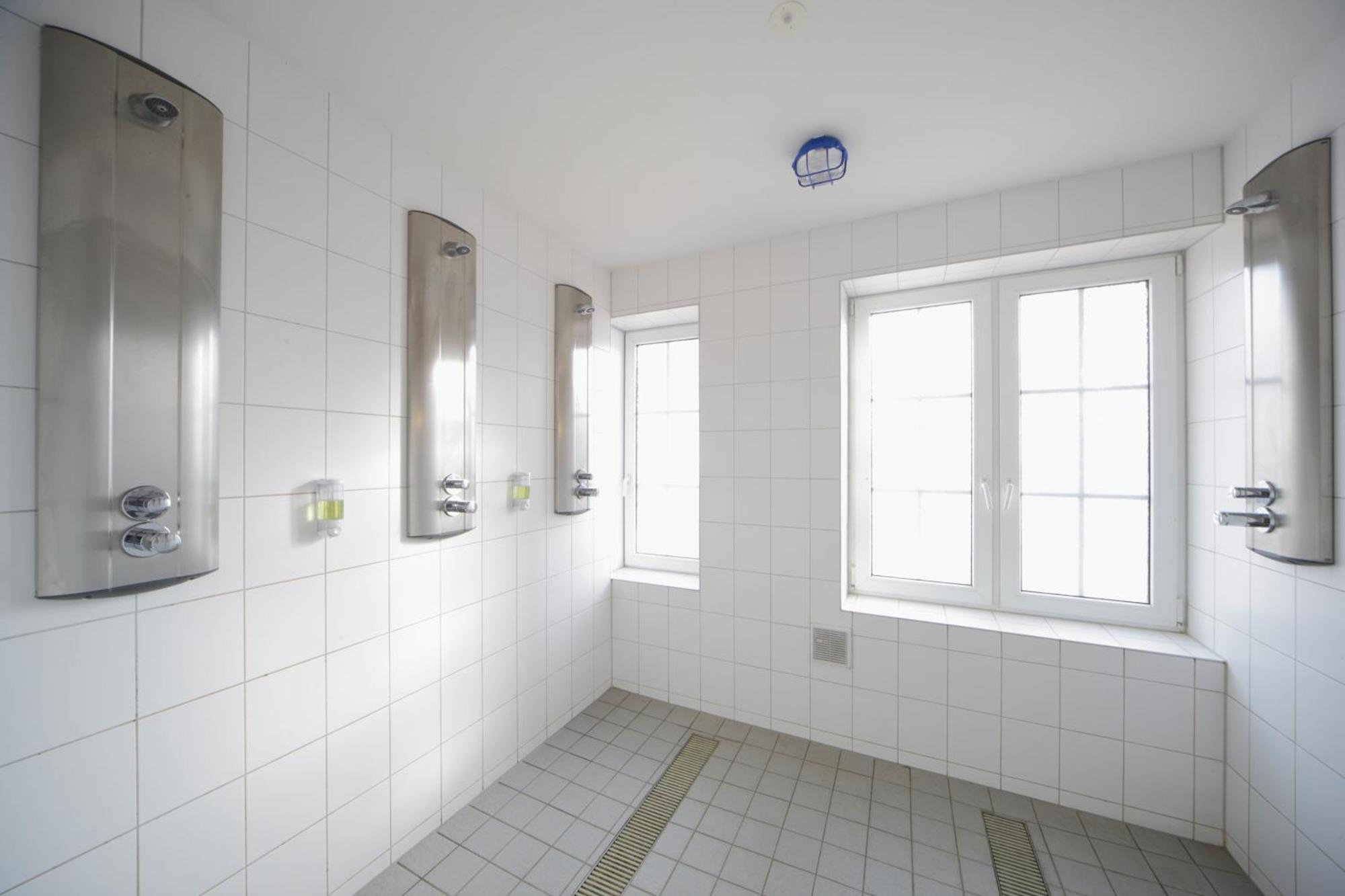 Zweibettzimmer mit Gemeinschaftsbad