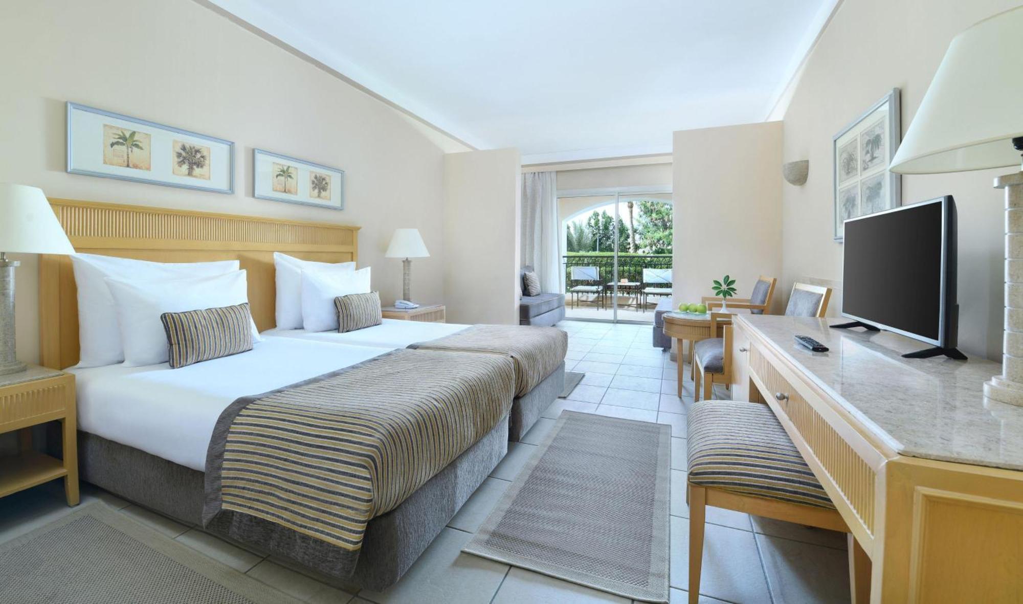 Hébergement Familial Supérieur avec Lit Queen-Size ou Lits Jumeaux - Vue sur Jardin