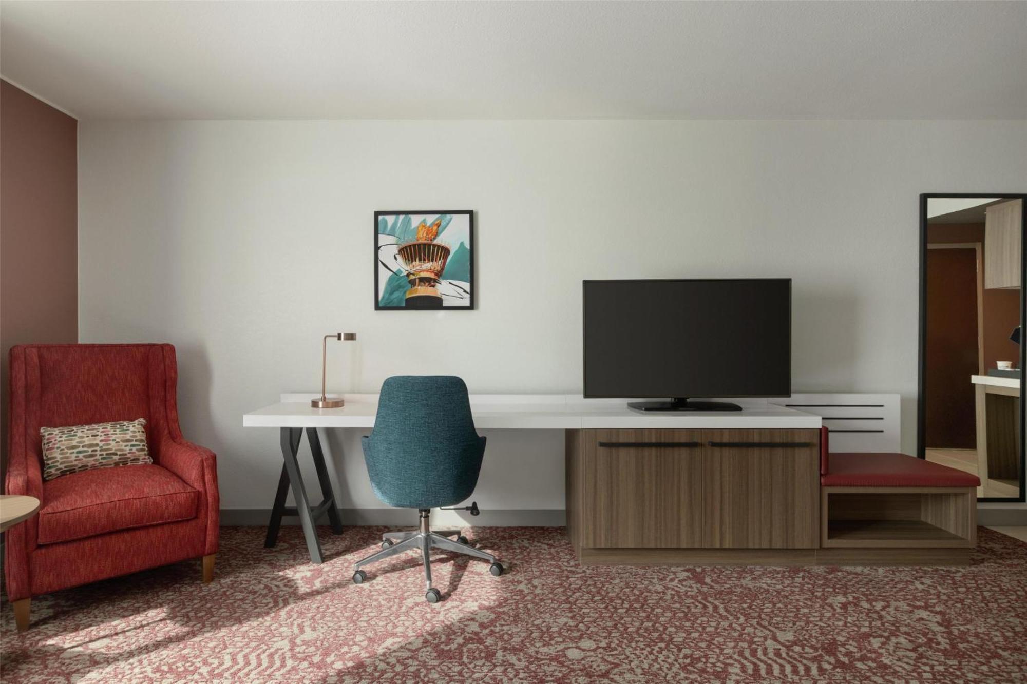 Quarto Queen com 2 Camas Queen-size e Chuveiro Acessível para Cadeira de Rodas - Acessível para Hóspedes com Mobilidade Reduzida