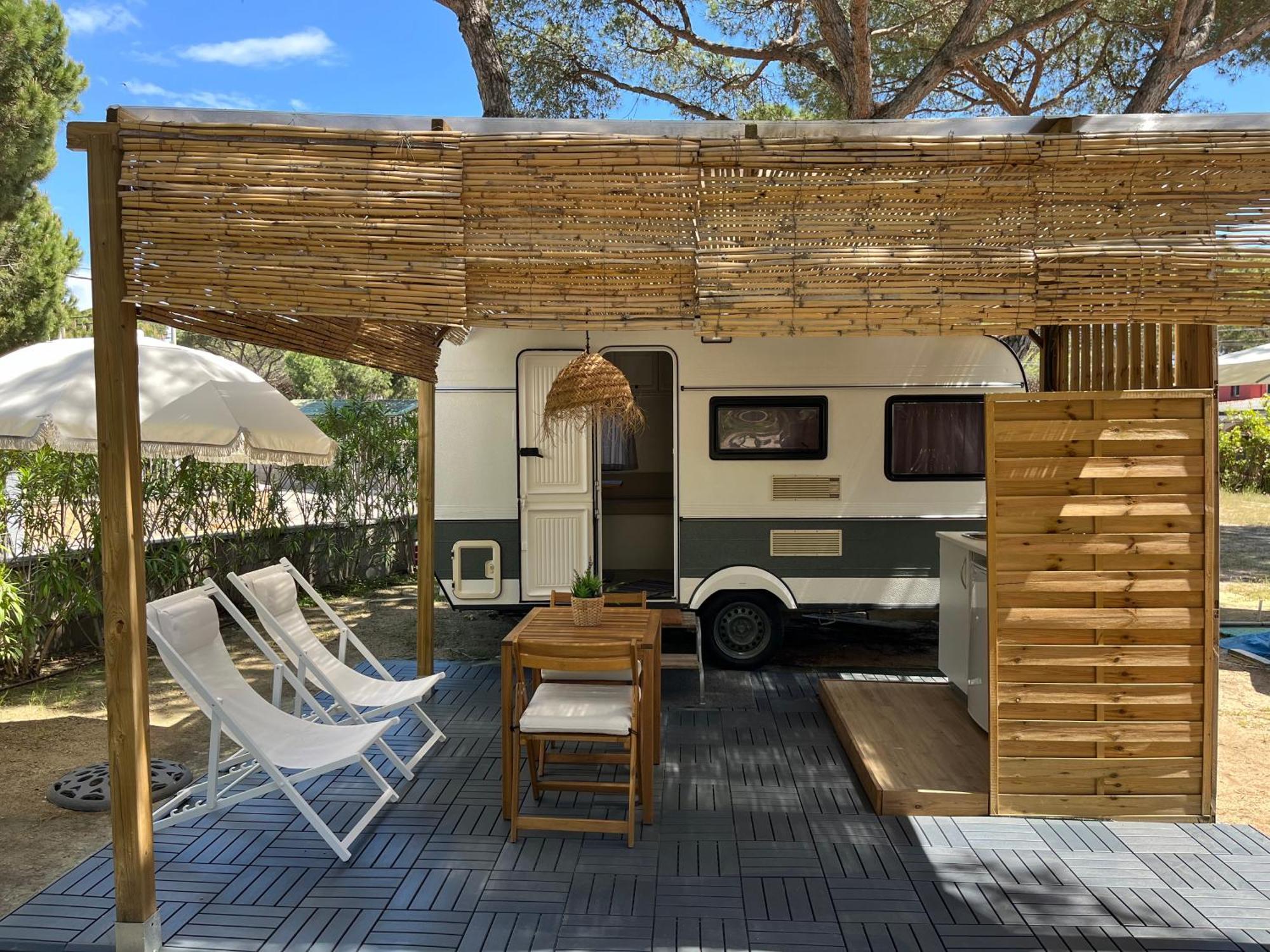 Caravana Vintage para 2 personas - No dispone de baño privado.