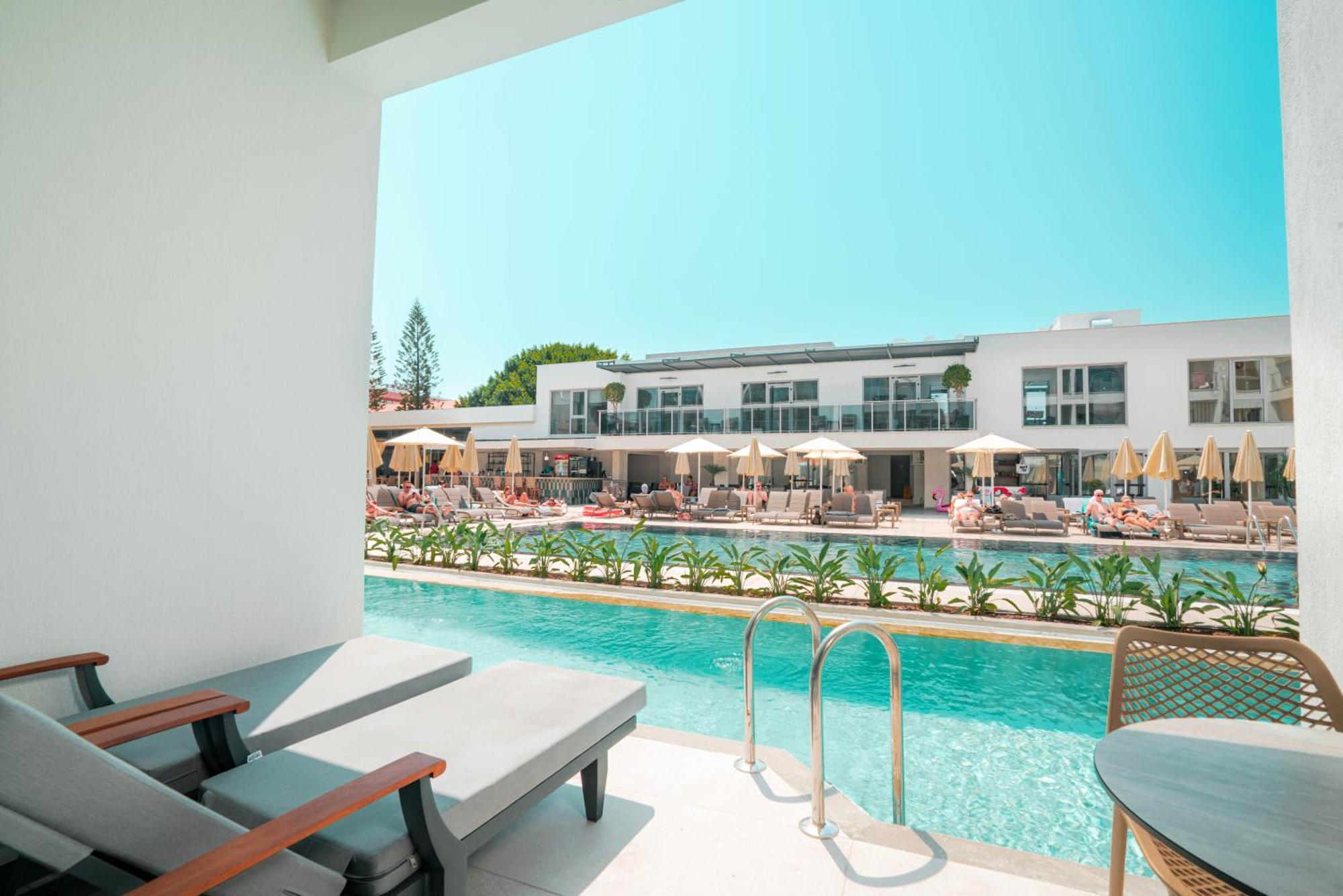Deluxe Double or Twin Room Pool Access,1697914618:JPEG