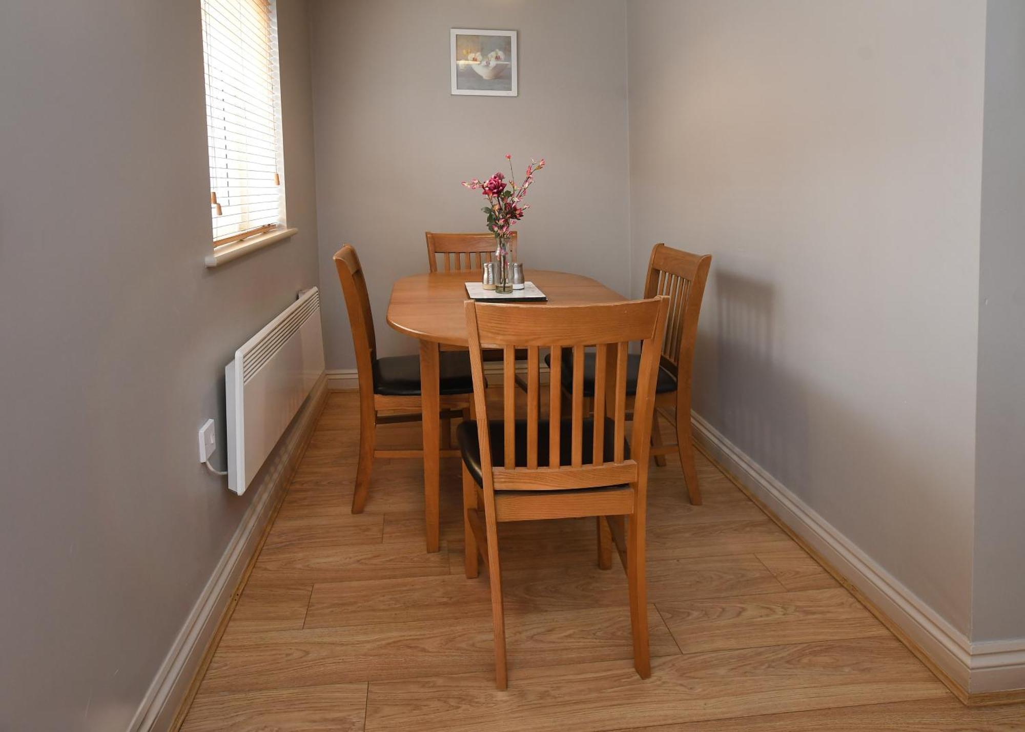 Two Bed Apt Sleeps 4 Dbl or Dbl No lift,1697779035:JPEG