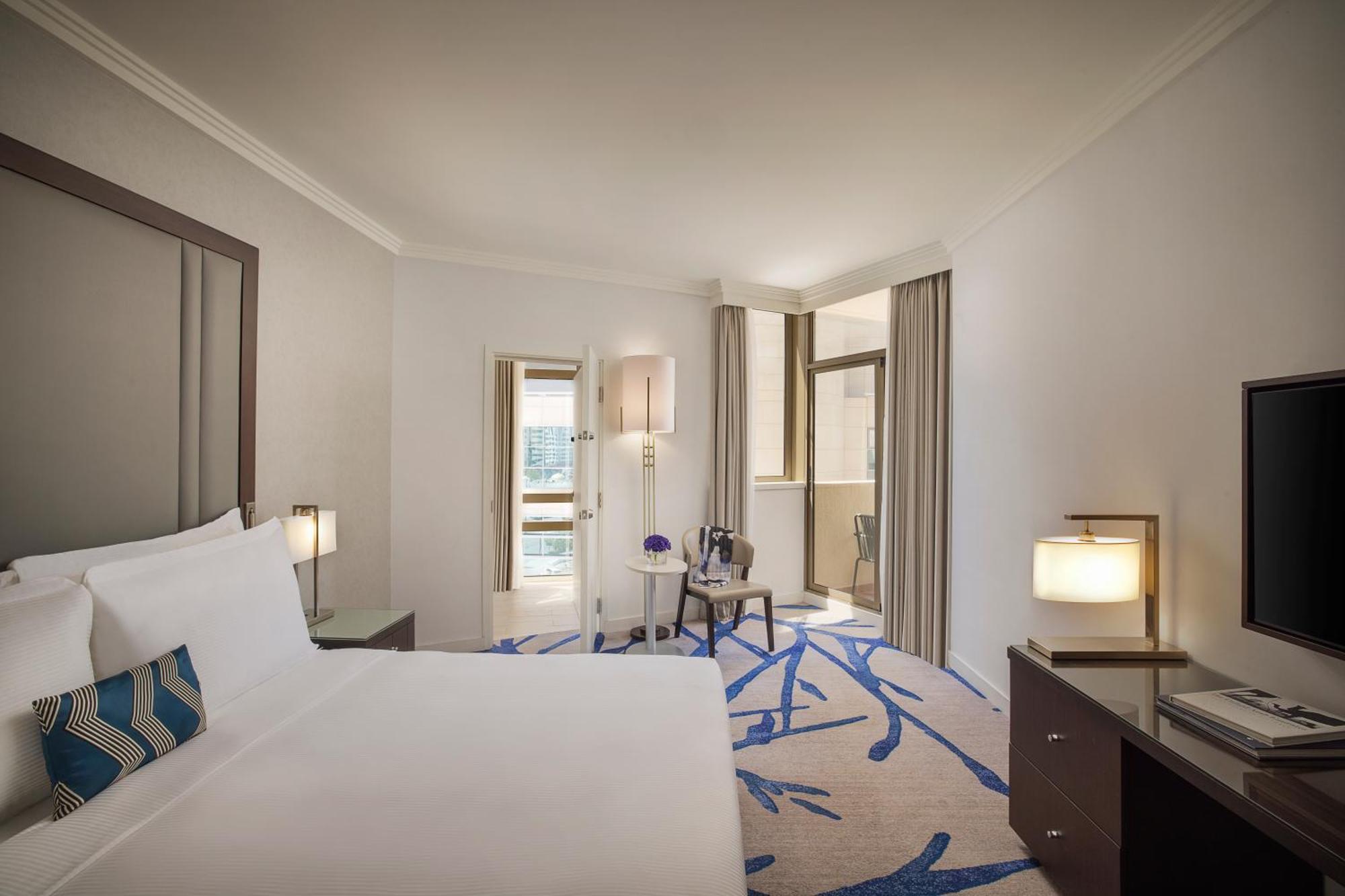 Suite mit Stadtblick und Balkon