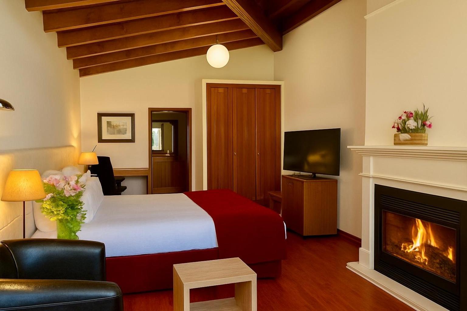 Chambre Double Supérieure avec Cheminée et Accès au Spa
