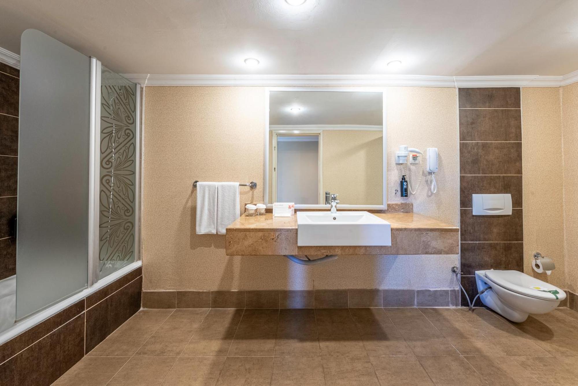 Suite,1697999606:JPEG