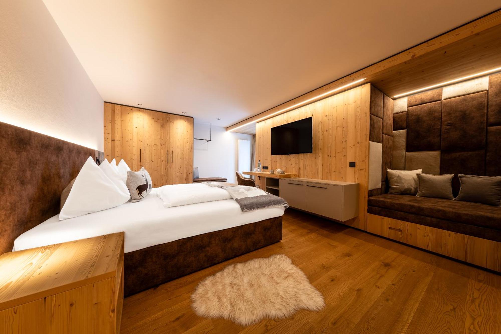 Deluxe Double or Twin Room,1698626414:JPEG