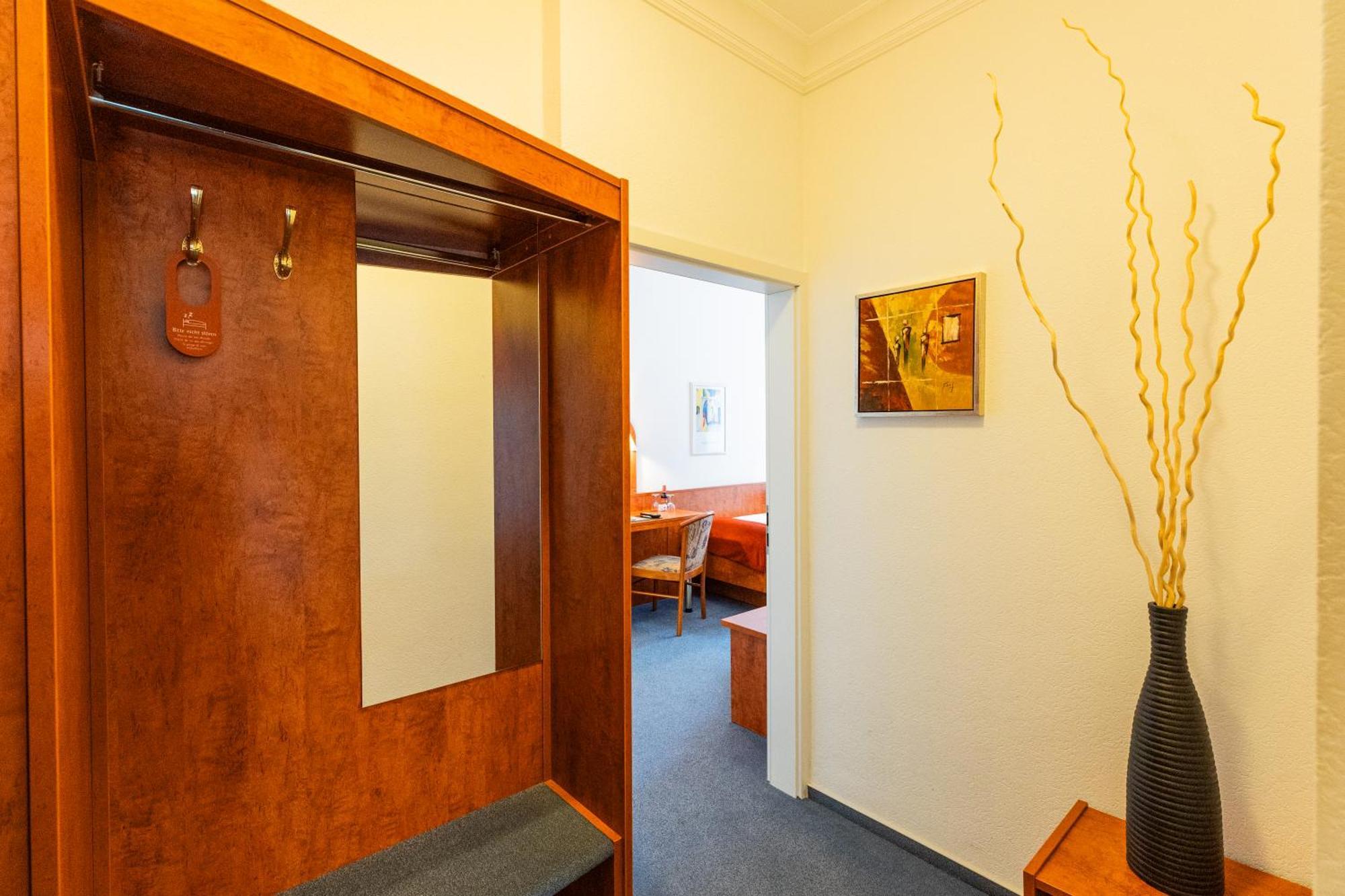 Quarto Econômico com 2 Camas de Solteiro