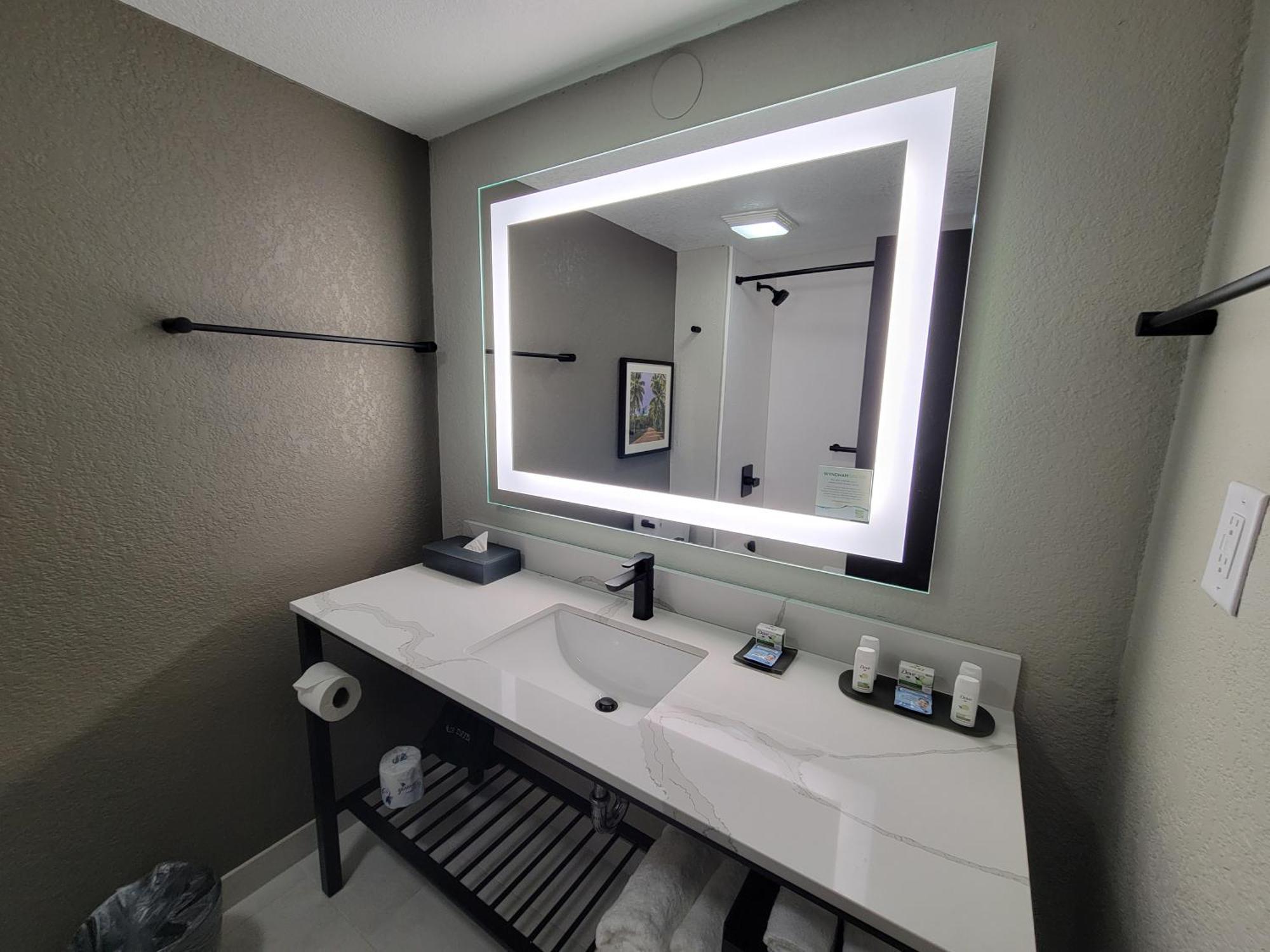 Quarto Duplo com 2 Camas de Casal - Acesso a Pessoas com Mobilidade Condicionada (Sem Taxa de Resort)