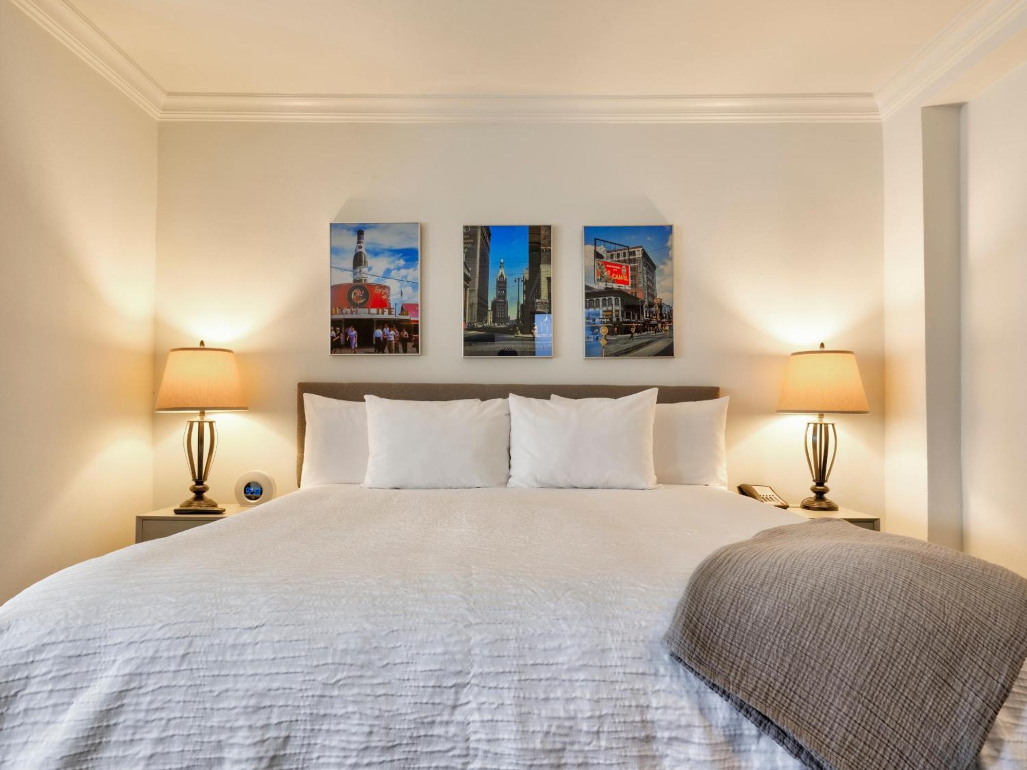 Deluxe King Room