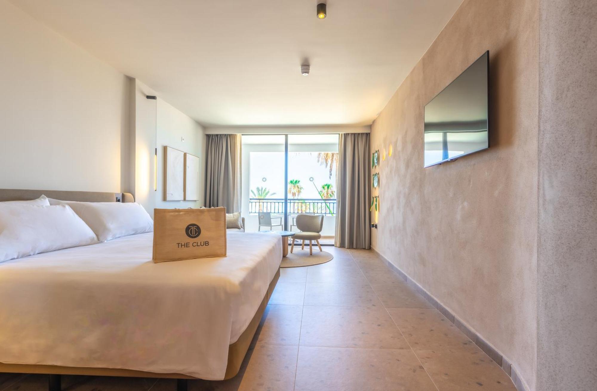 Junior Suite Deluxe met zijdelings uitzicht op zee en de club (3 Volwassenen)