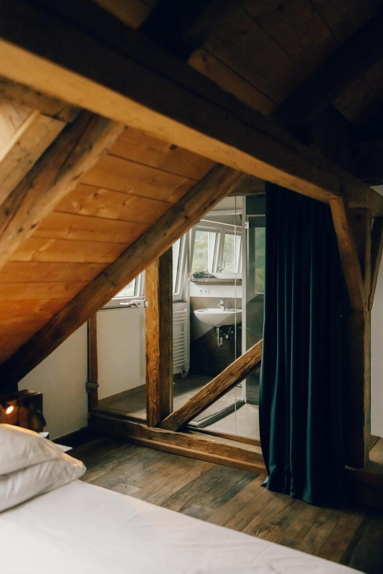 Double Room,1702119492:JPEG