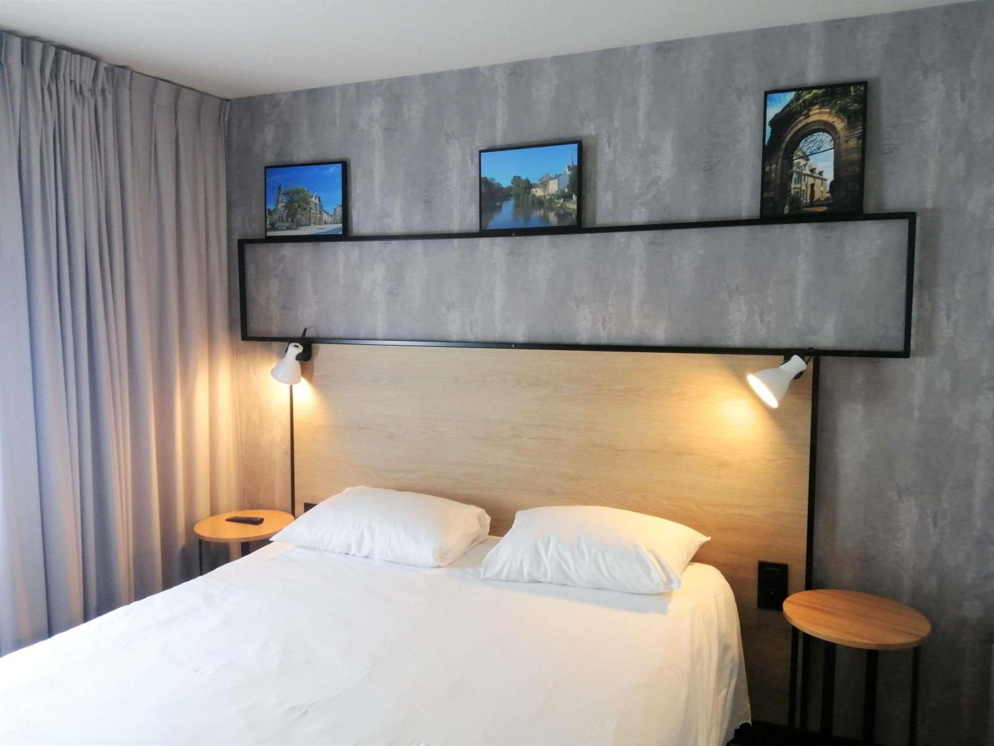 Room with Double Bed and Two Sofas,1704934311:JPEG