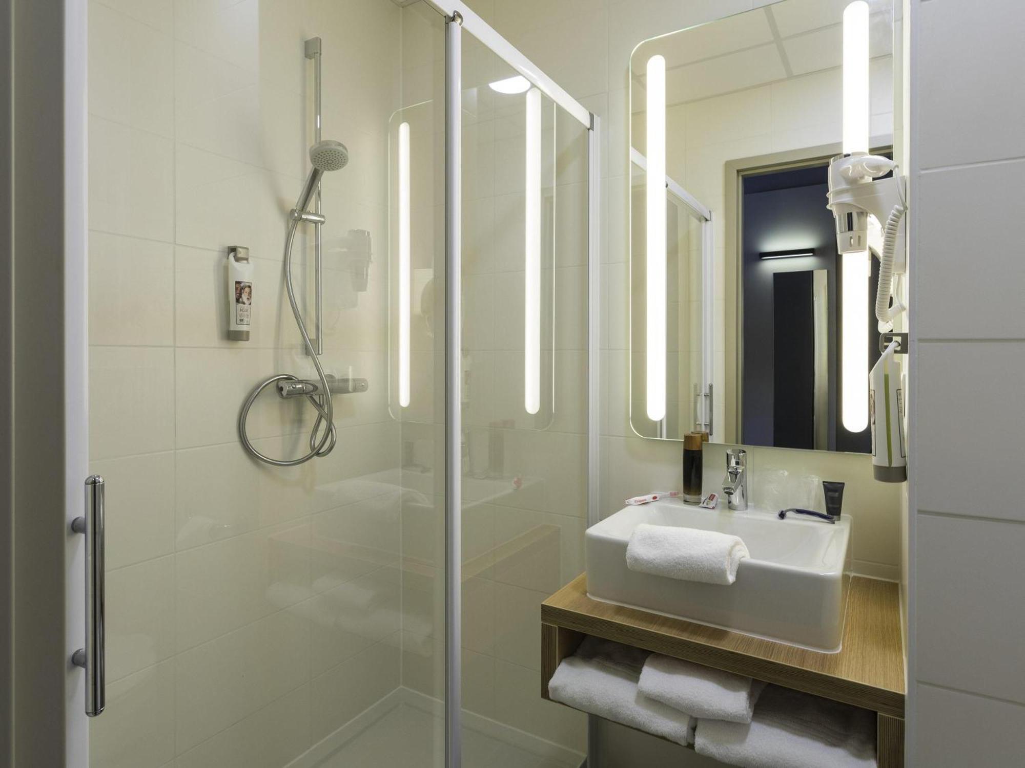 Chambre Supérieure avec 1 Lit Double ou 2 Lits Simples
