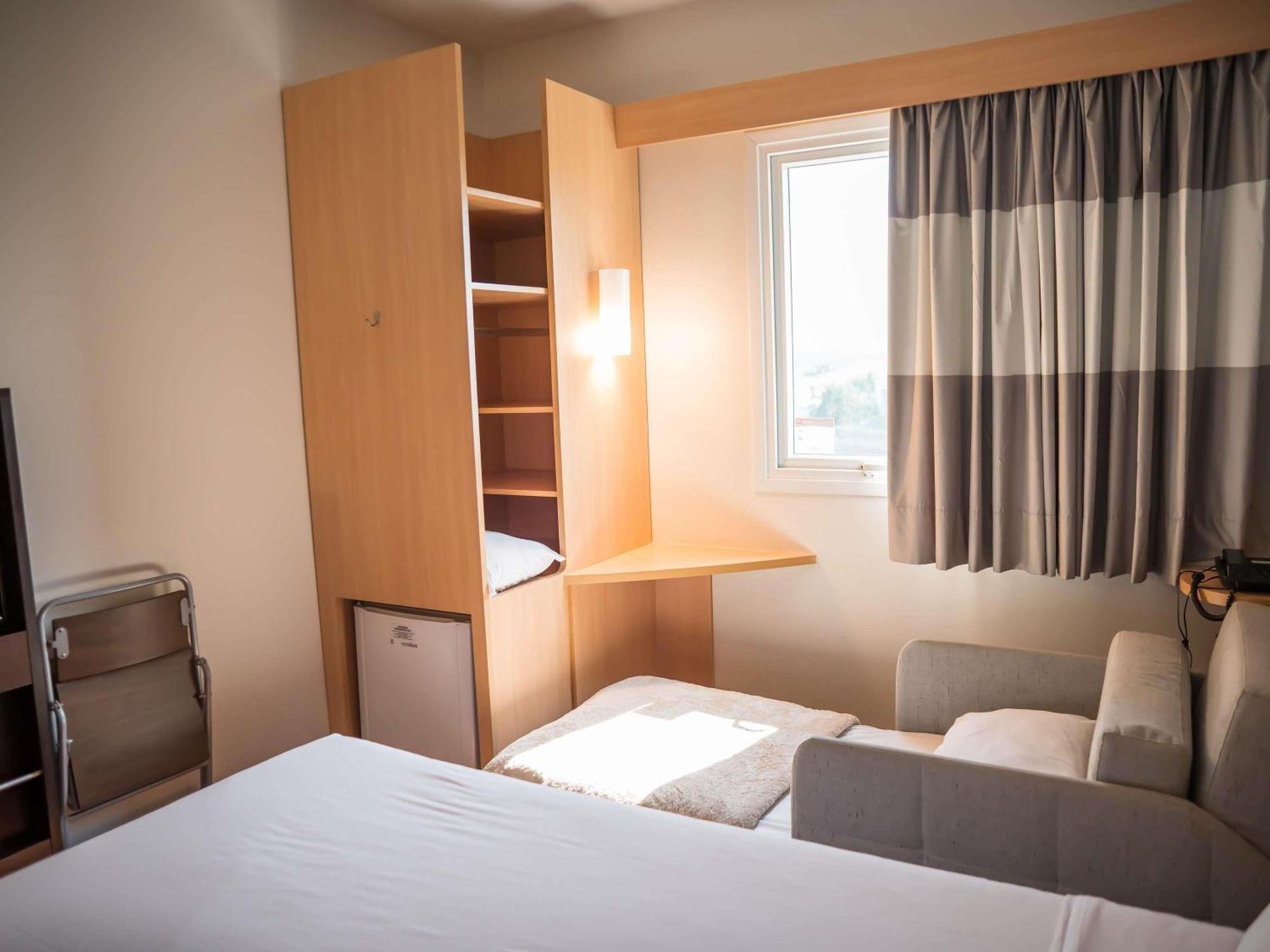 Quarto Duplo com Cama Extra