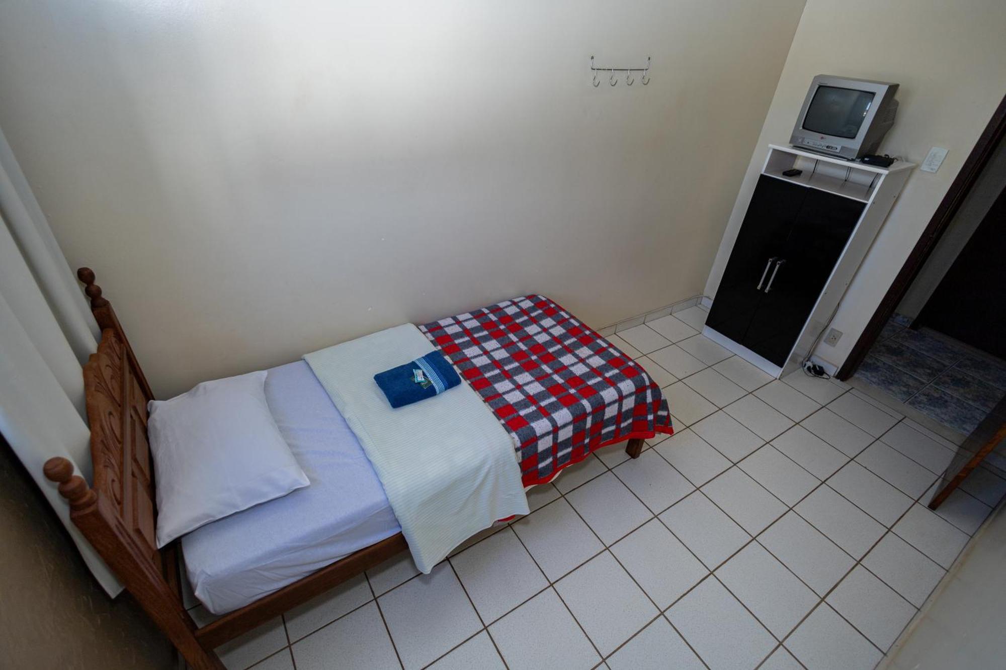 Quarto Individual com Banheiro Compartilhado