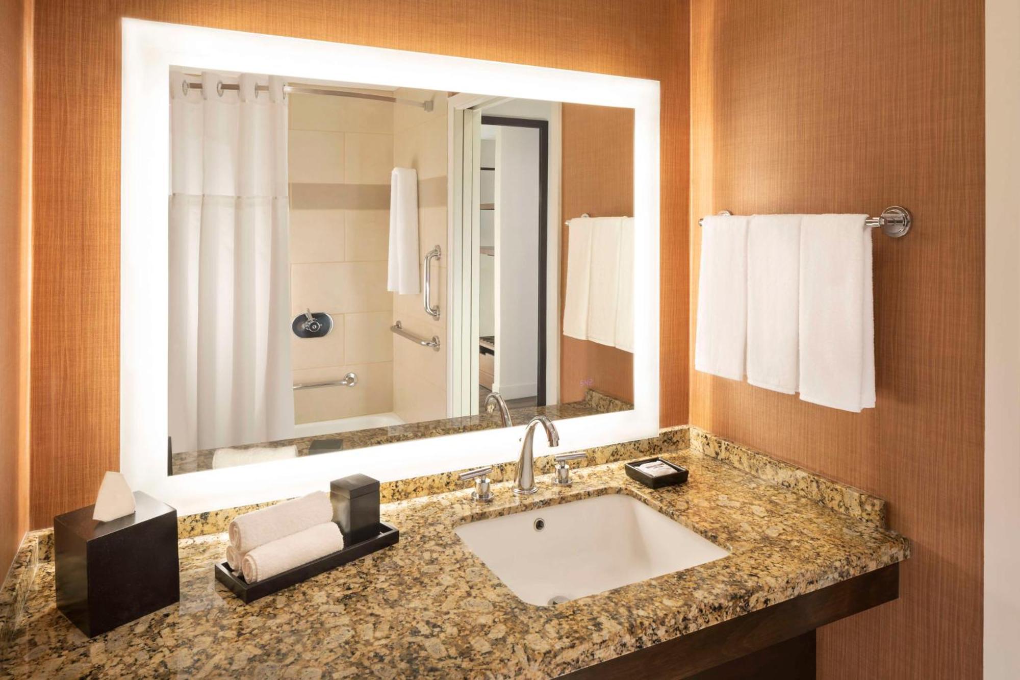 Queen Room with Two Queen Beds and Accessible Tub - Disability Access,1498893292:JPEG