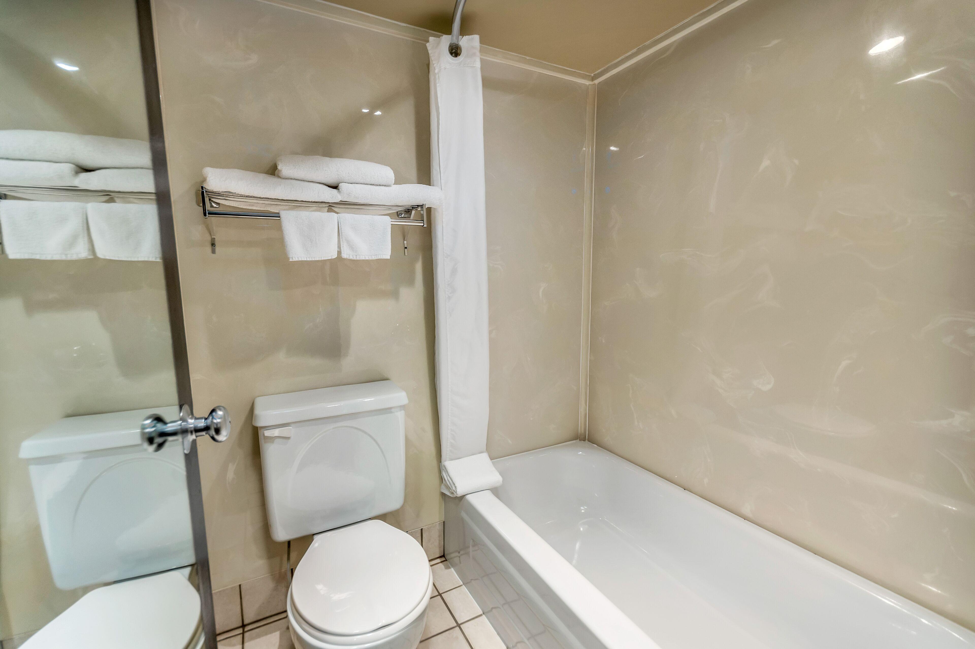 Queen Room with Two Queen Beds - Non-Smoking/Pet-Friendly