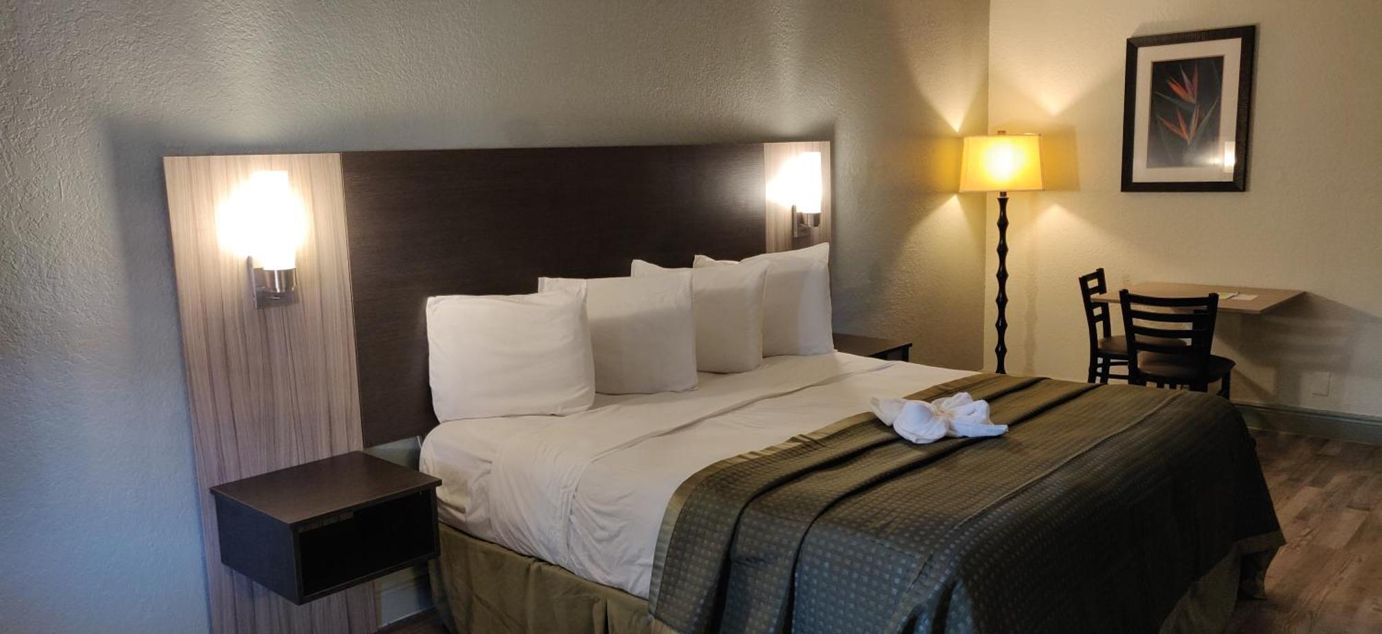 Chambre Lit King-Size Deluxe - Non-Fumeurs
