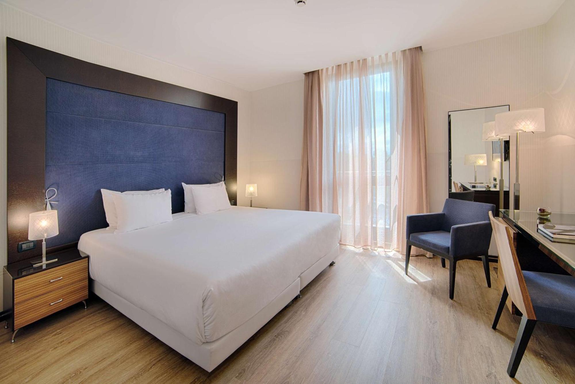 Superior Doppel- oder Zweibettzimmer mit Balkon und Zustellbett (2 Erwachsene + 1 Kind)