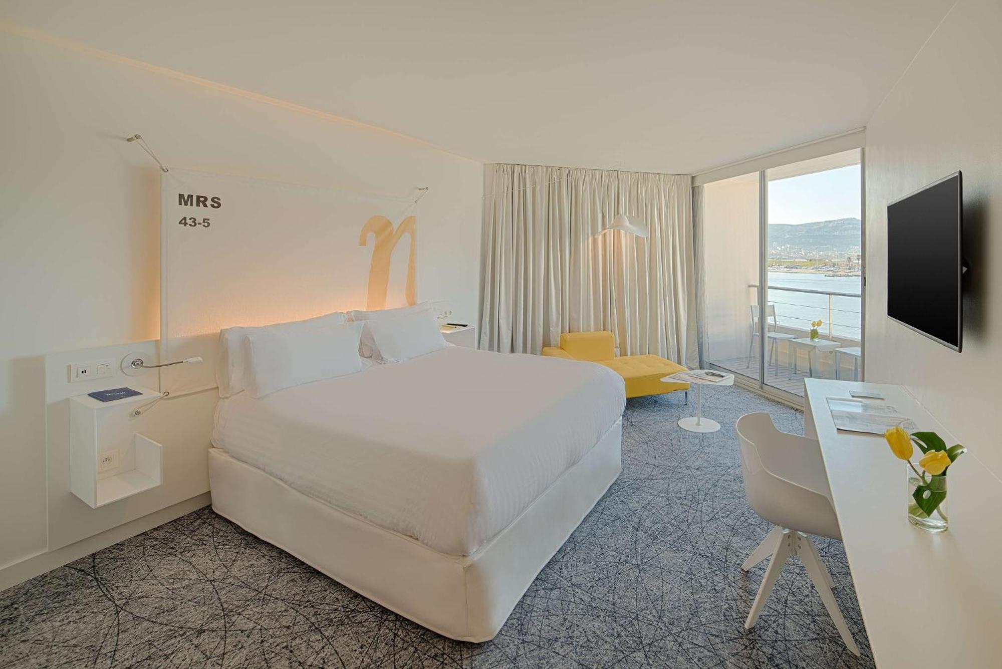 nhow Junior Suite Sea View with Extra Bed (2 Adults + 1 Child)