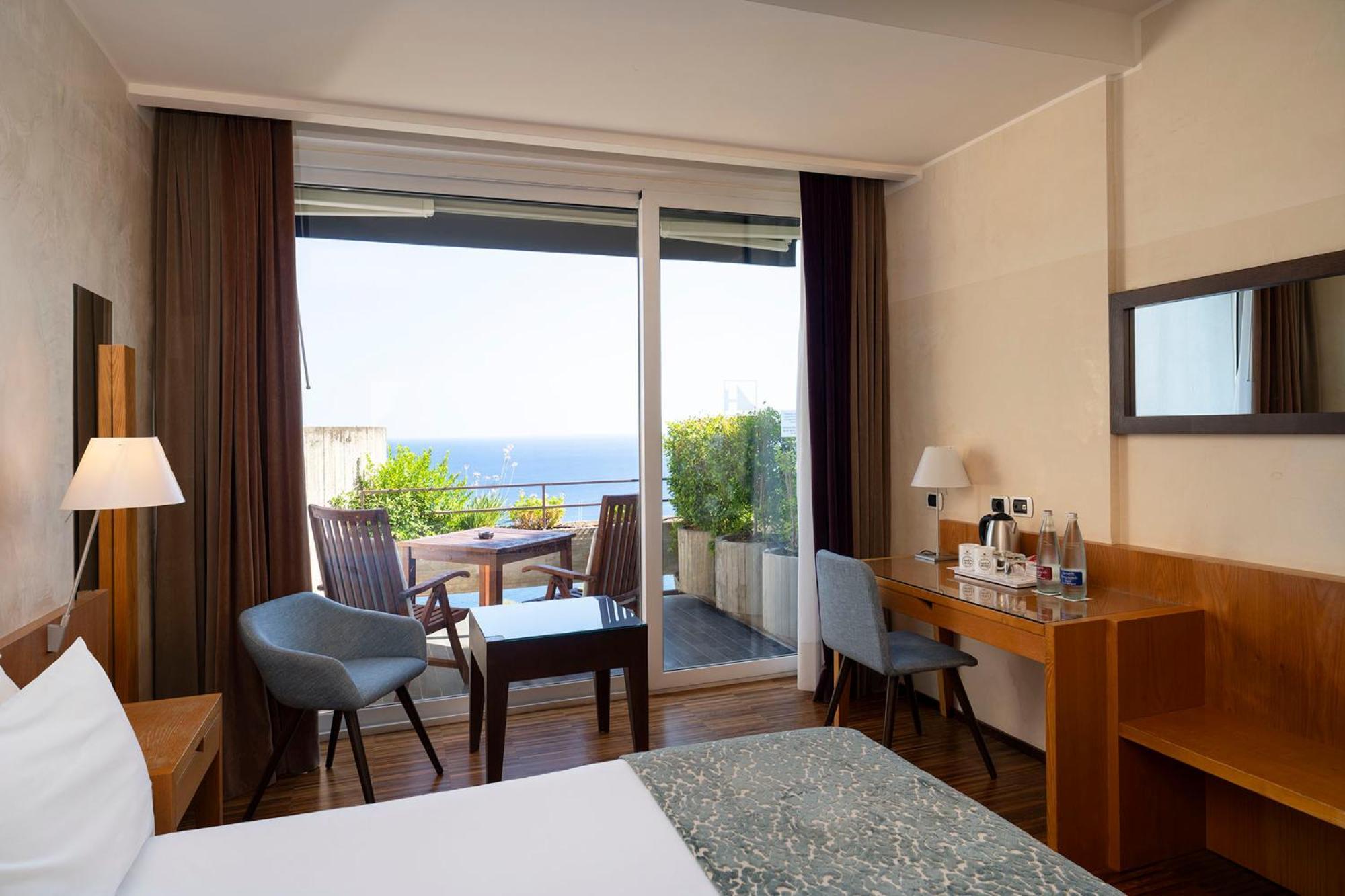 Chambre Double ou Lits Jumeaux Supérieure Premium avec Balcon et Vue sur Mer
