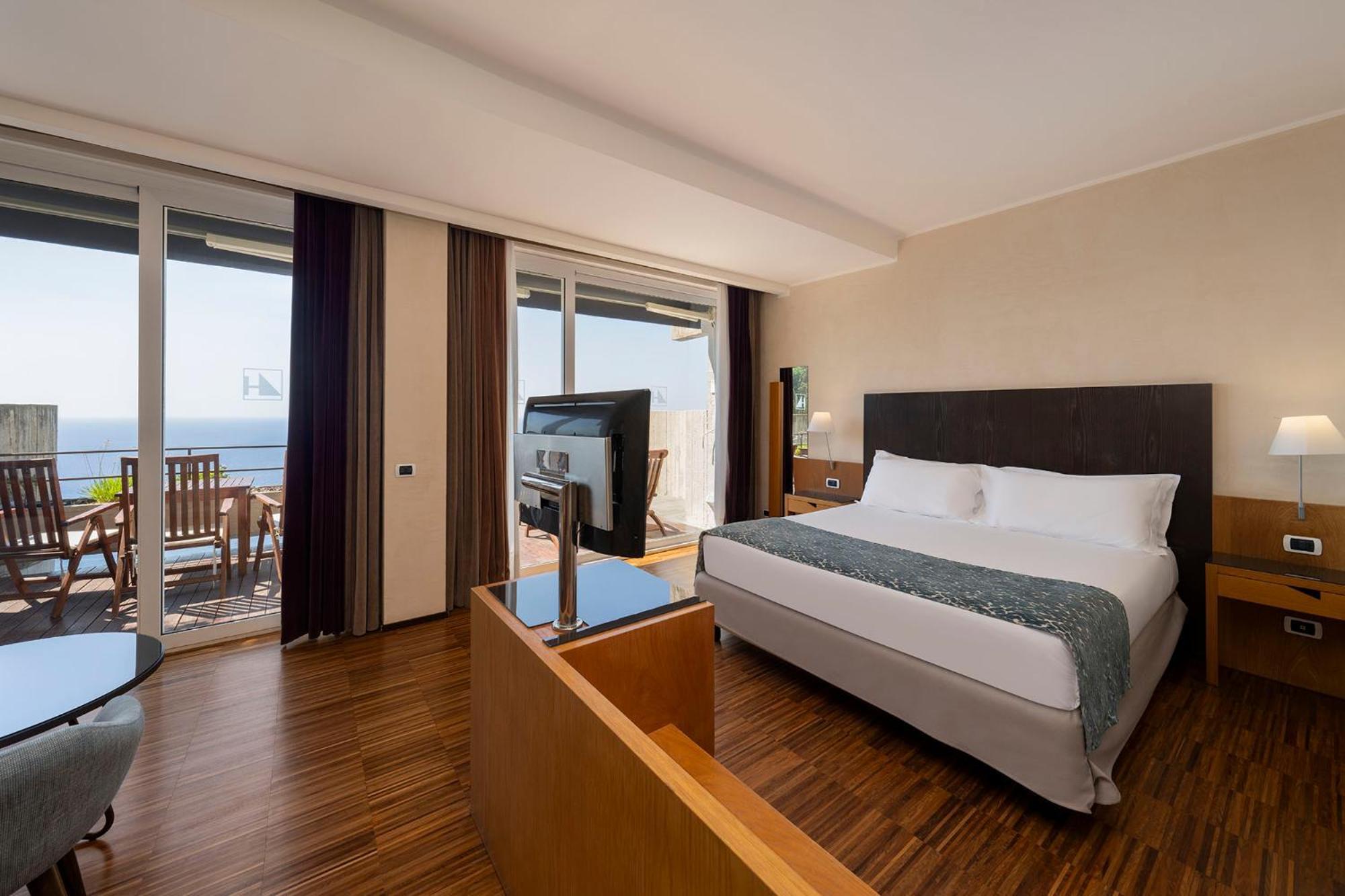 Suite Junior Premium avec Terrasse et Vue Mer