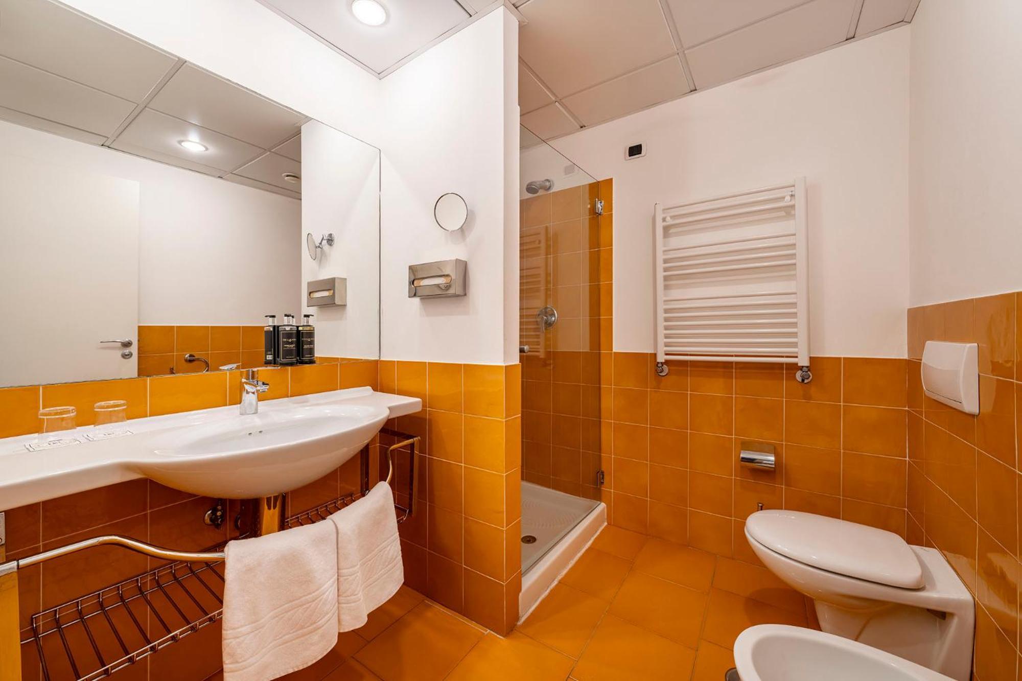 Chambre Double avec Balcon - Vue Partielle sur Mer