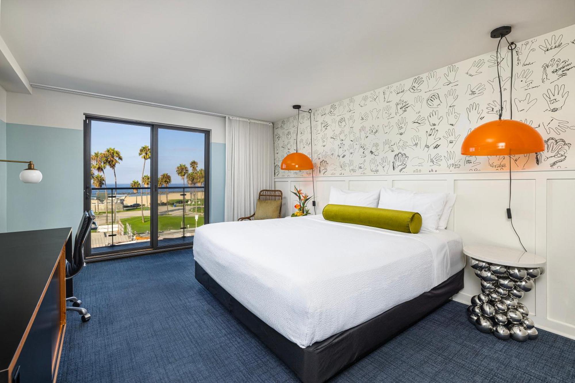 Quarto com Cama King-size e Vista do Mar