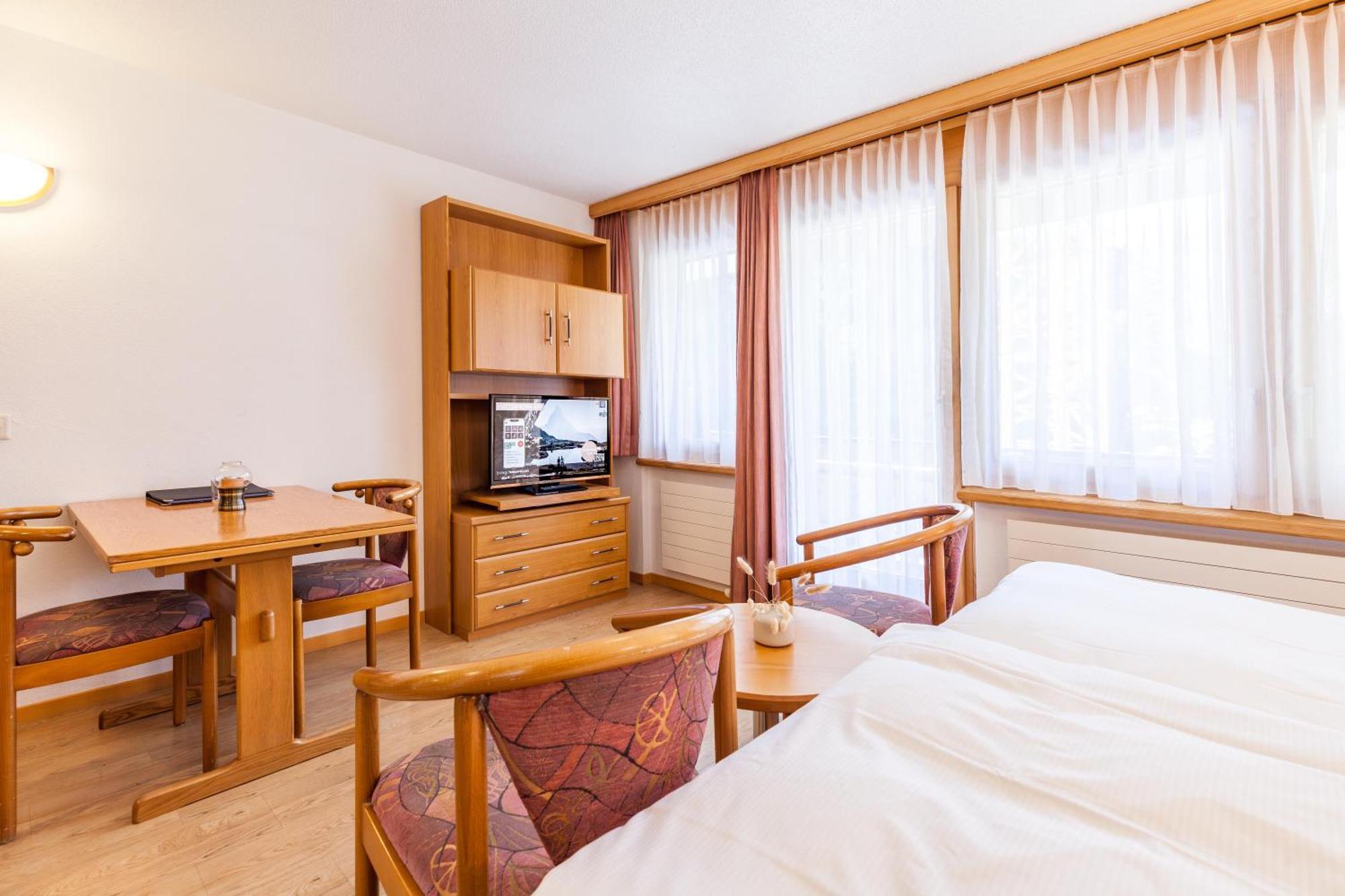 Studio Apartment Annex Bonatti (no elevator) with Balcony or Terrace with Matterhorn view