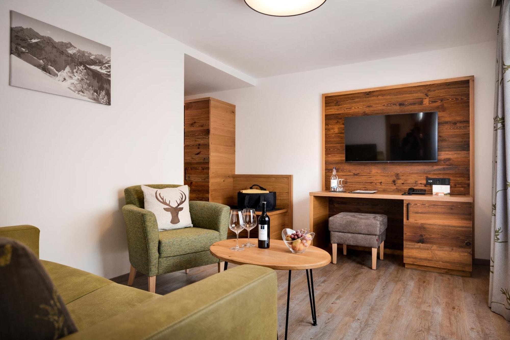 Deluxe Junior Suite,1706823606:JPEG