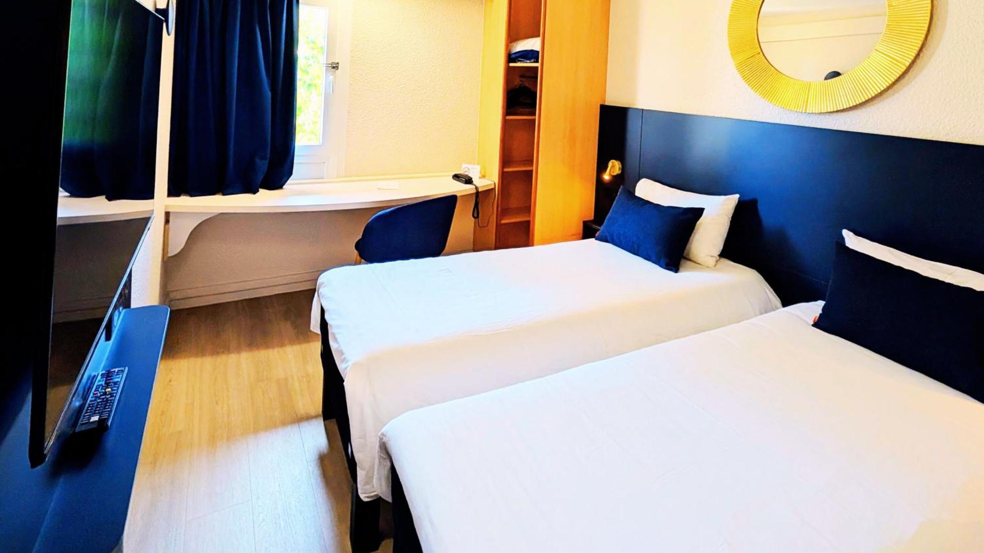 Twin Room,1706841182:JPEG