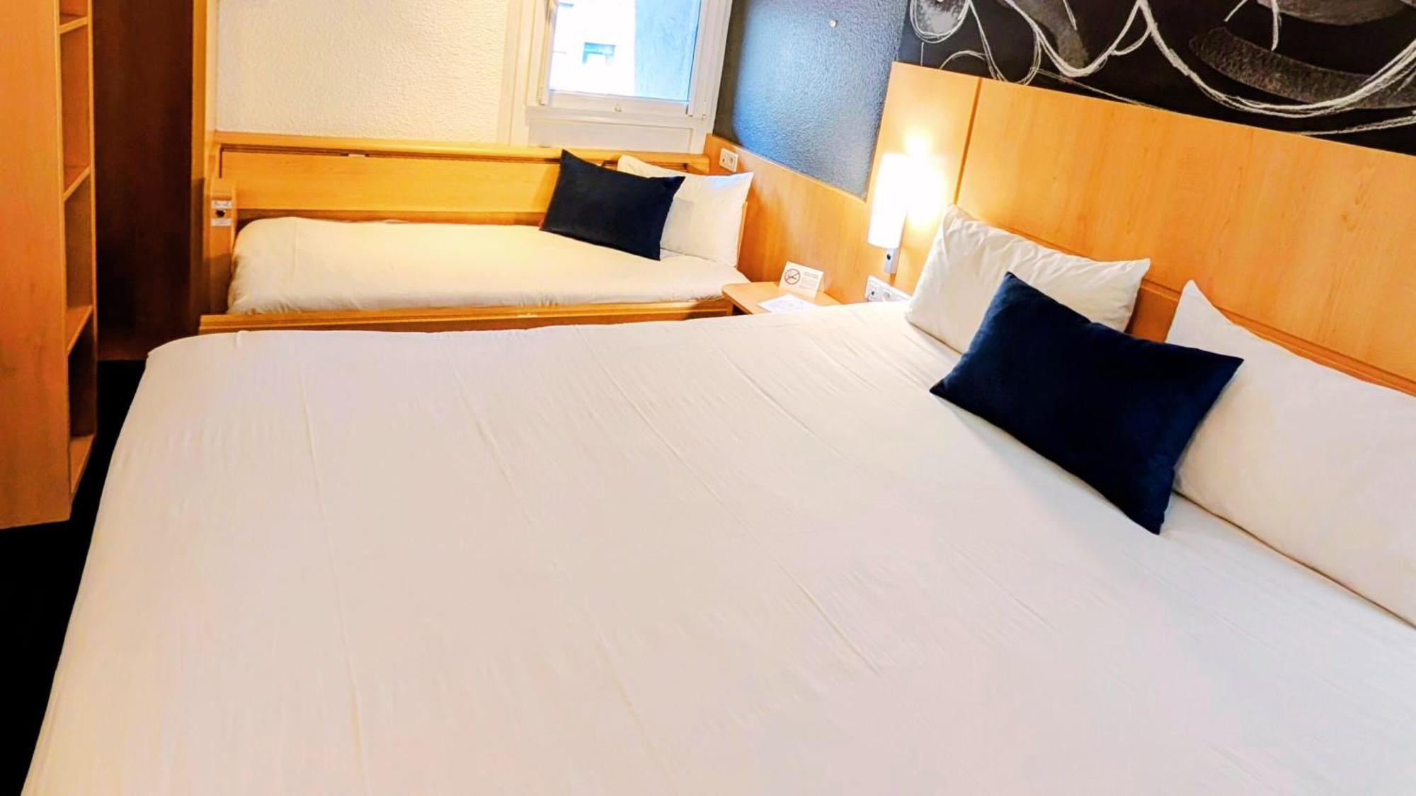 Standard Room 1 Double 1 Single Bed,1706841177:JPEG