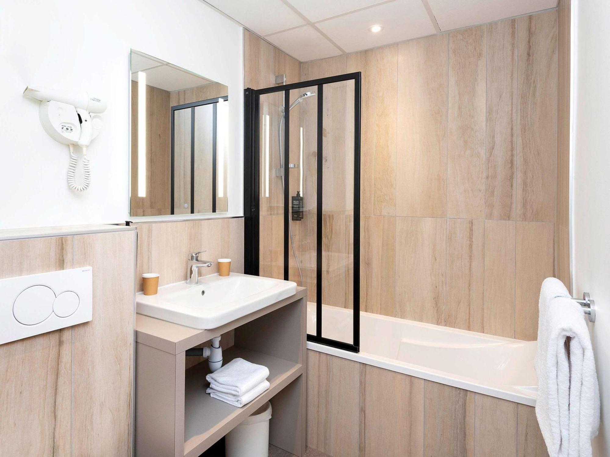 Standard Double Room with One Double and One Single Bed - Non-Smoking
