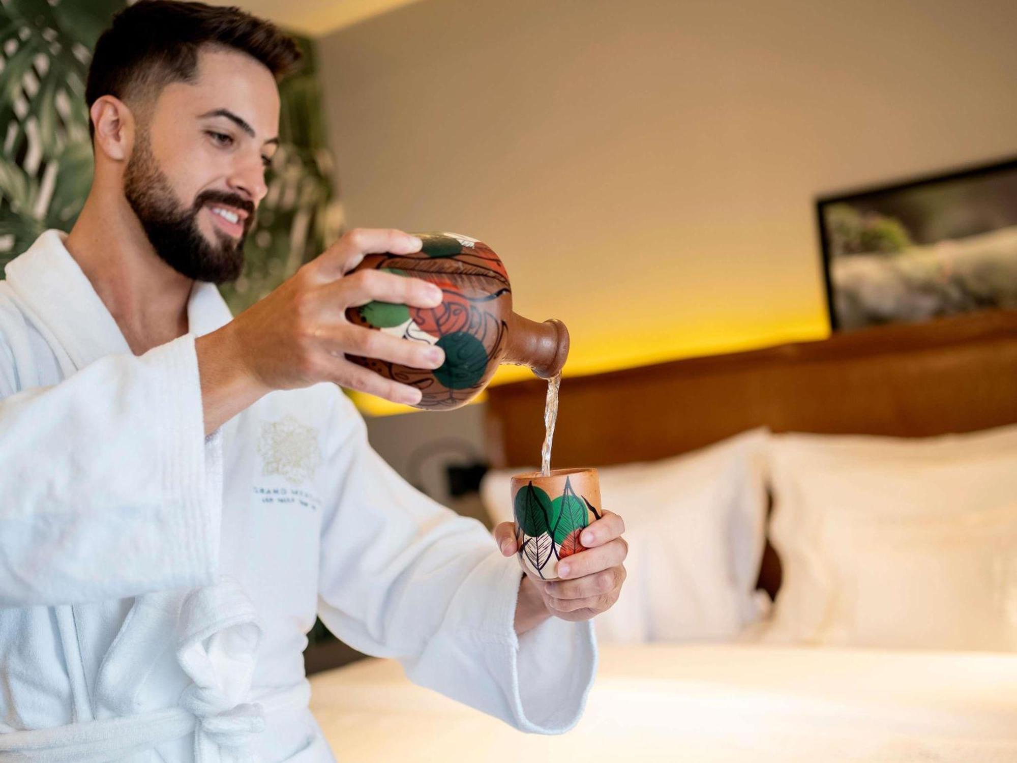 Quarto Executivo com Cama King-size e Vista da Cidade