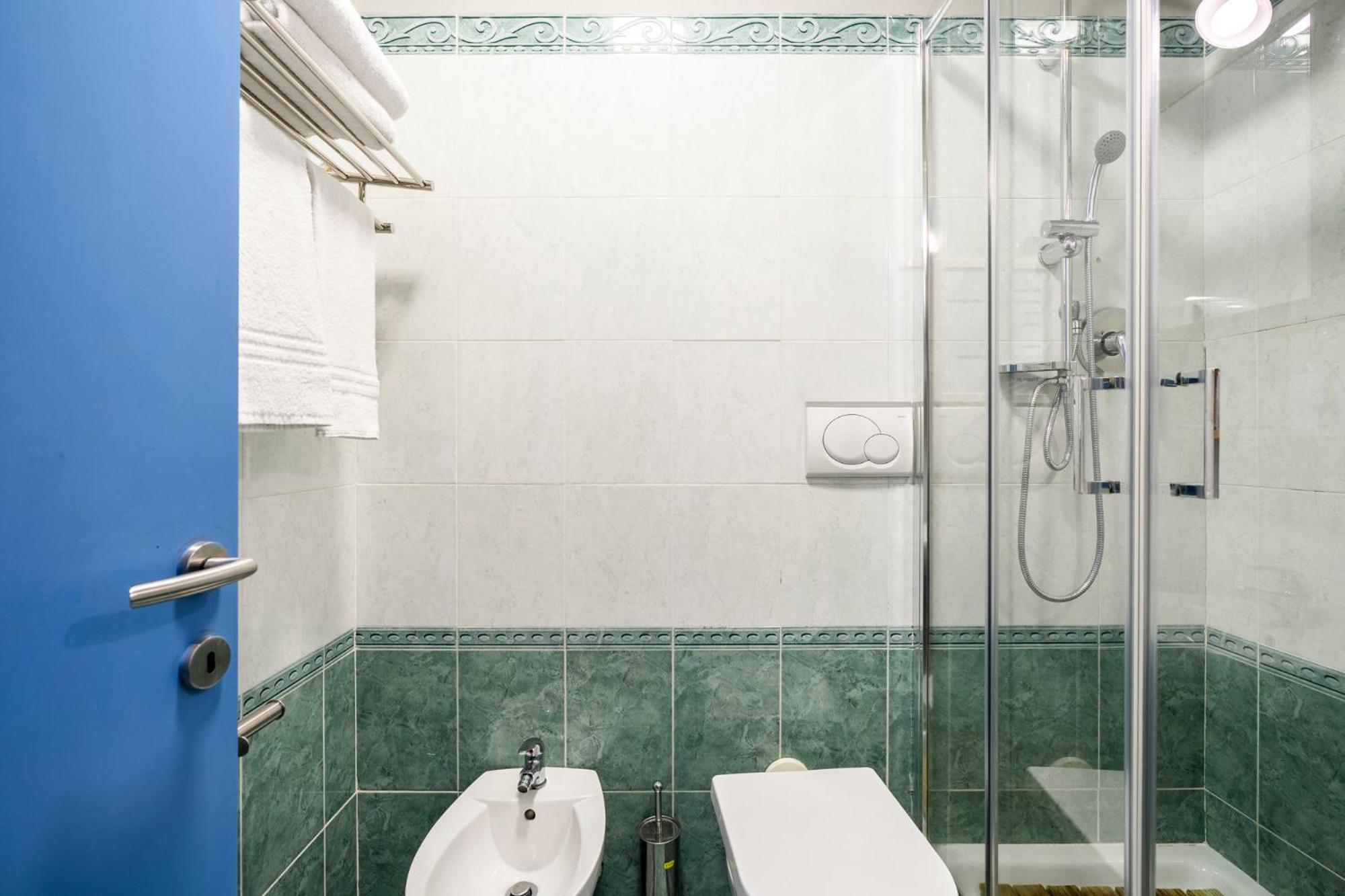 Small Double Room,1773718171:JPEG