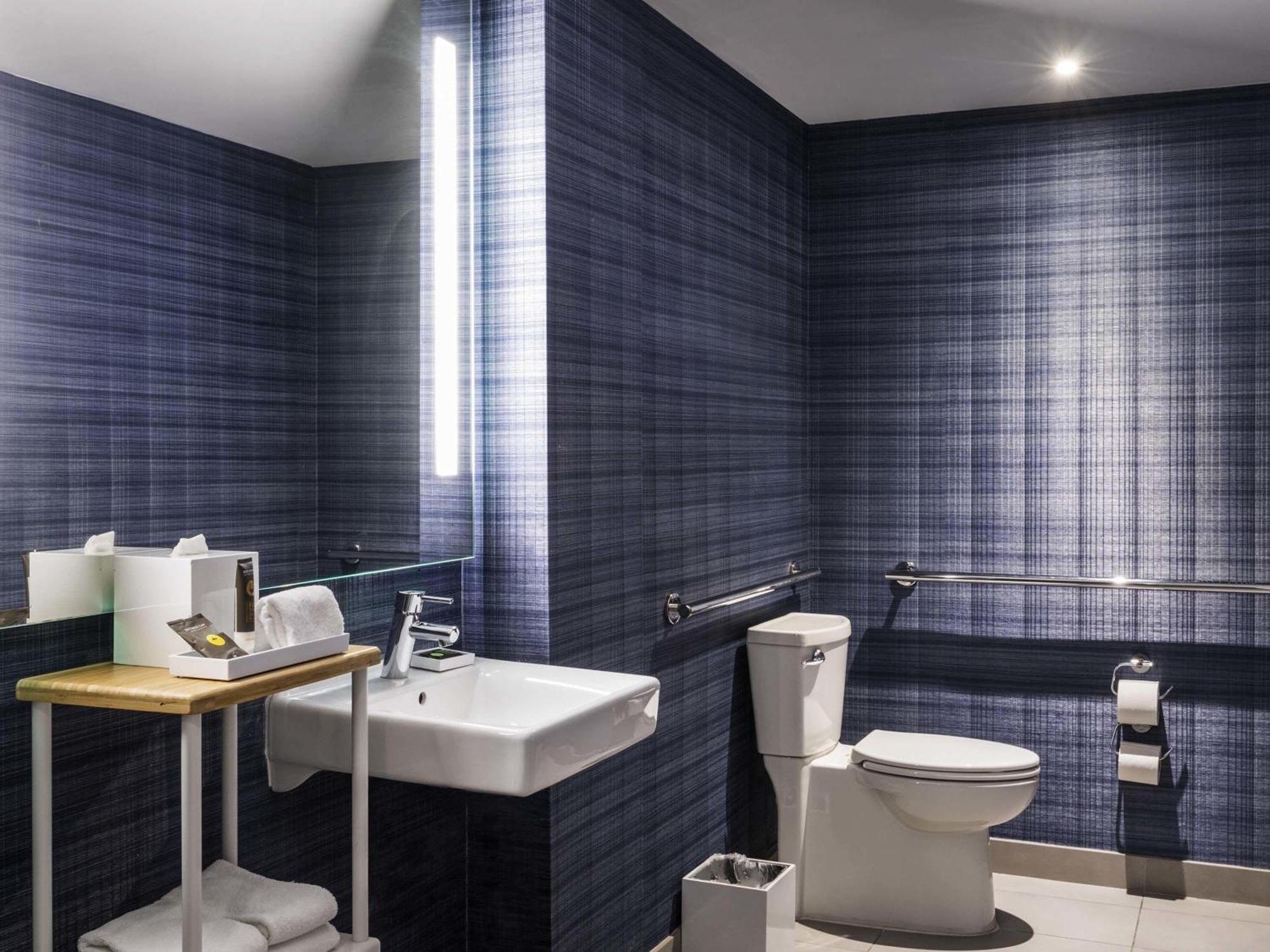Quarto Superior com 2 Camas Queen-Size e Vista da Baía - Acessível para Hóspedes com Deficiência Auditiva