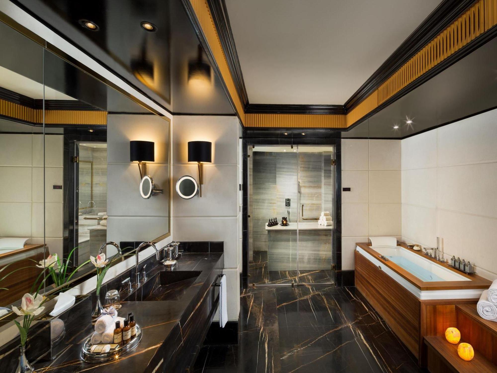 Presidential Suite- Lounge access