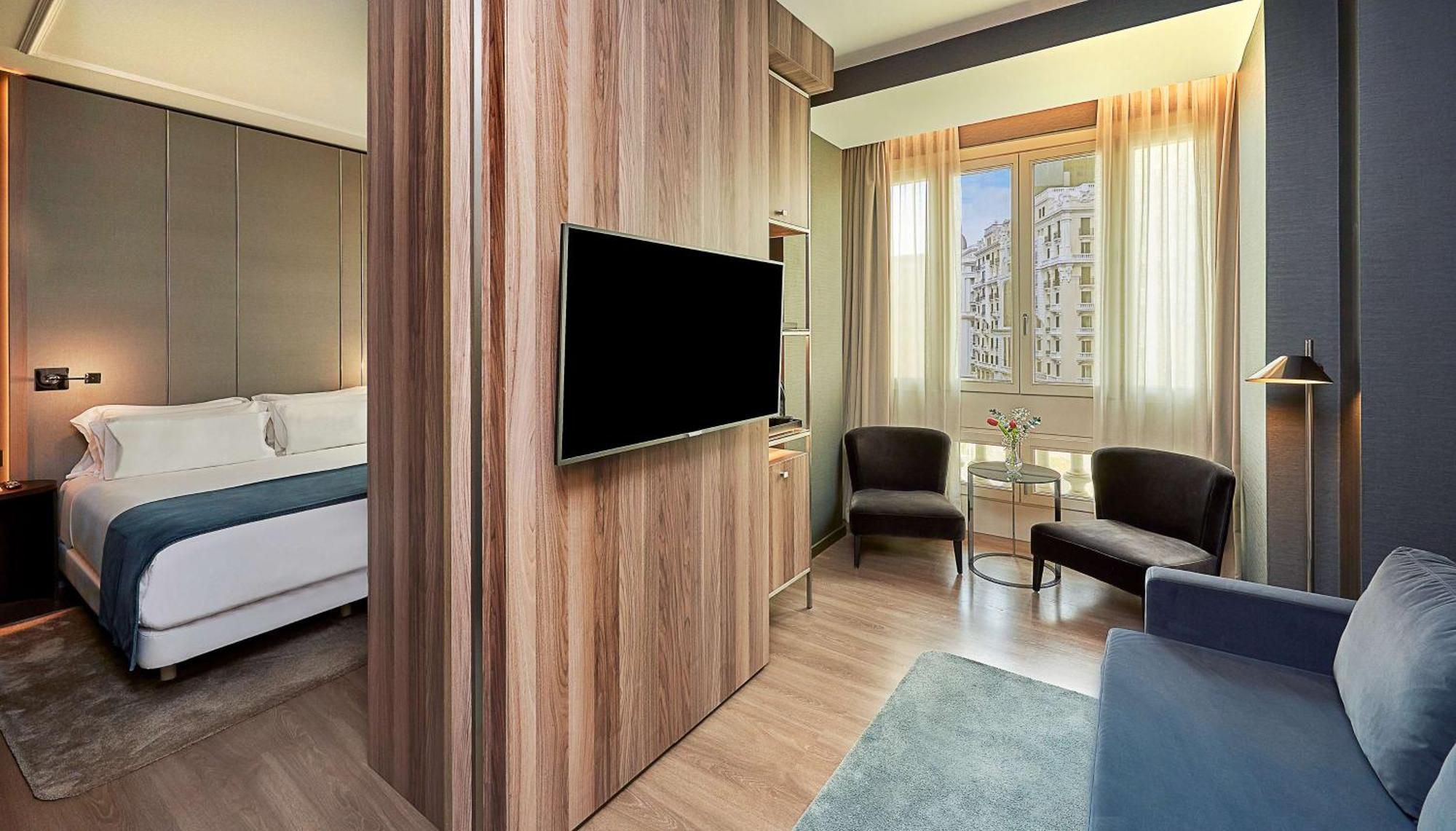 Junior Suite with Gran Via View and Balcony