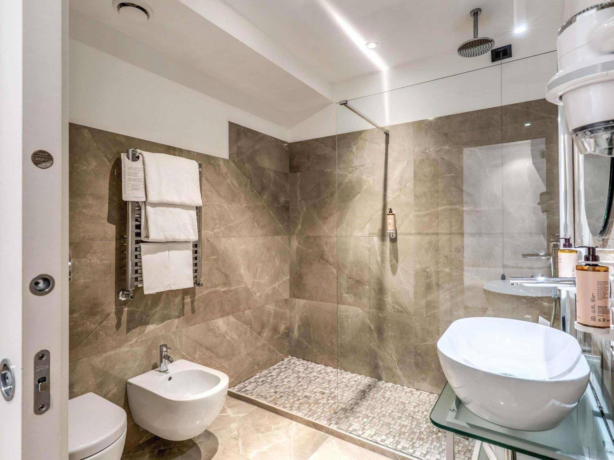 Quarto Superior com Cama de Casal ou 2 de Solteiro